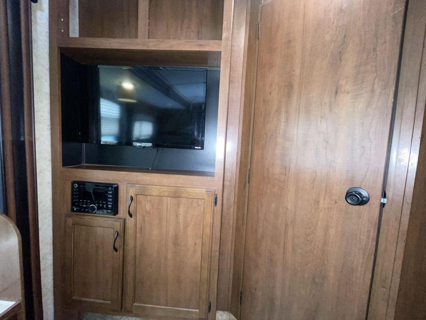 2016 JAYCO WHITE HAWK 27DSRL (1UJBJ0BP7G1) , located at 4319 N Main St, Cleburne, TX, 76033, (817) 678-5133, 32.385960, -97.391212 - Photo#20