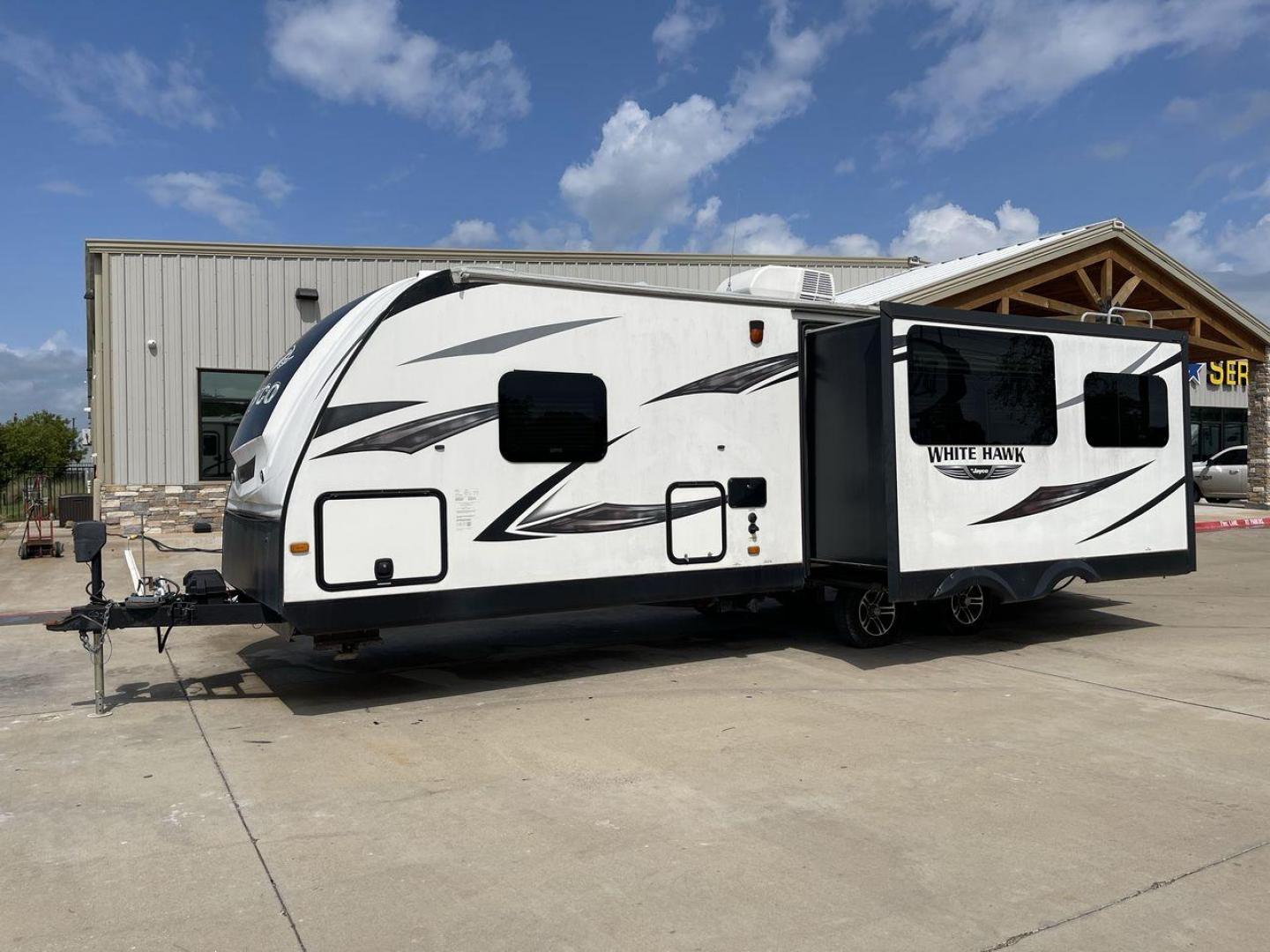 2016 JAYCO WHITE HAWK 27DSRL (1UJBJ0BP7G1) , located at 4319 N Main St, Cleburne, TX, 76033, (817) 678-5133, 32.385960, -97.391212 - Photo#24