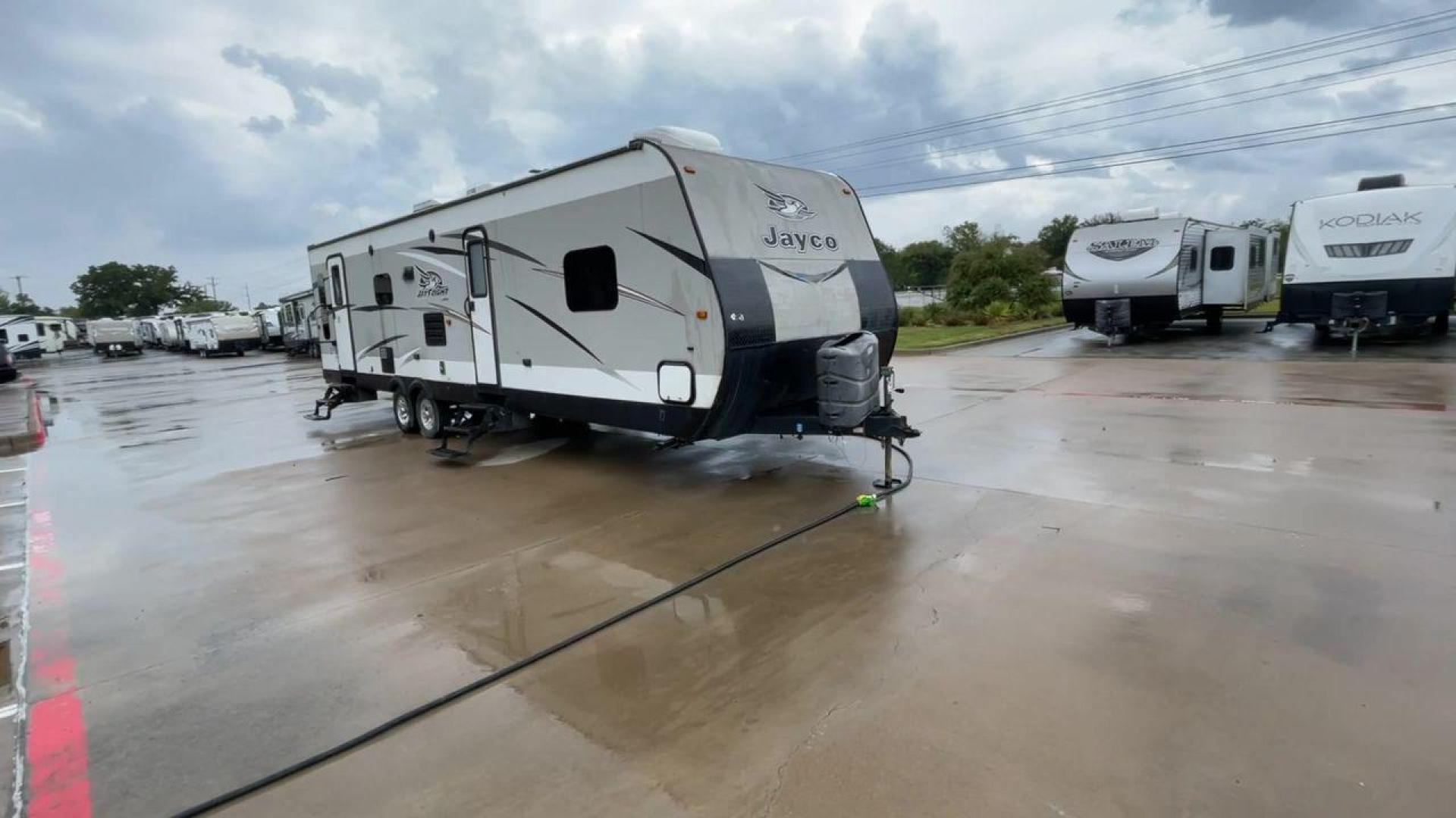 2016 WHITE JAYFLIGHT 31RLDS - (1UJBJ0BS3G1) , Length: 35.9 ft | Dry Weight: 7,610 lbs | Gross Weight: 10,250 lbs. | Slides: 2 transmission, located at 4319 N Main St, Cleburne, TX, 76033, (817) 678-5133, 32.385960, -97.391212 - The 2016 JayFlight 31RLDS Travel Trailer provides the most pleasant travel experience. With a length of 35.9 feet, this beautiful and spacious trailer provides plenty of area for entertainment and relaxation. It weighs 7,610 pounds dry and 10,250 pounds gross, making it both sturdy and easy to move. - Photo#3