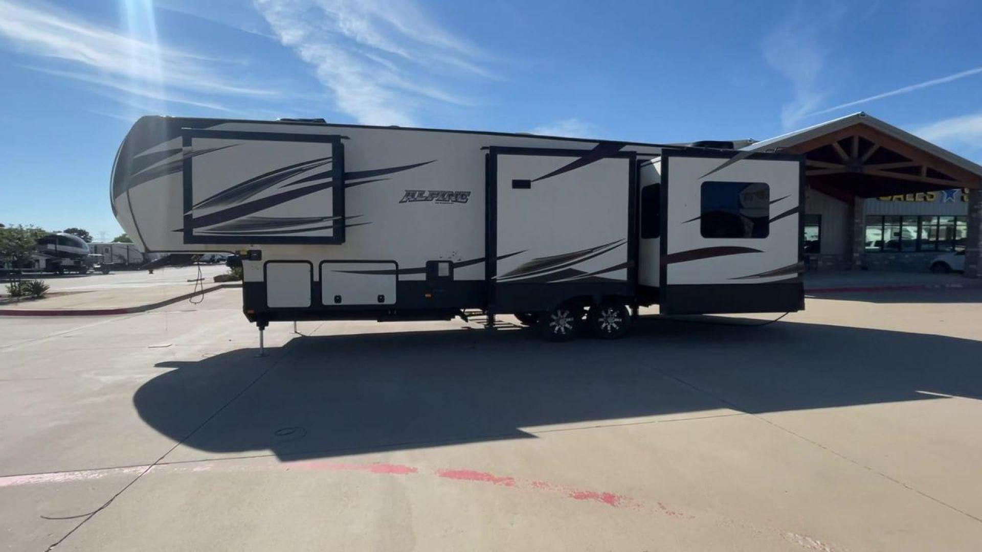 2016 WHITE KEYSTONE ALPINE 3511RE (4YDF35124GE) , Length: 39.17 ft. | Dry Weight: 13,100 lbs. | Gross Weight: 15,500 lbs. | Slides: 4 transmission, located at 4319 N Main St, Cleburne, TX, 76033, (817) 678-5133, 32.385960, -97.391212 - The 2016 Keystone Alpine 3511RE Fifth Wheel offers a spacious and luxurious home on wheels, measuring 39.17 feet in length. It has a dry weight of 13,100 lbs and a gross weight of 15,500 lbs, making it a solid choice for those looking for both comfort and durability during extended travels. With fou - Photo#6