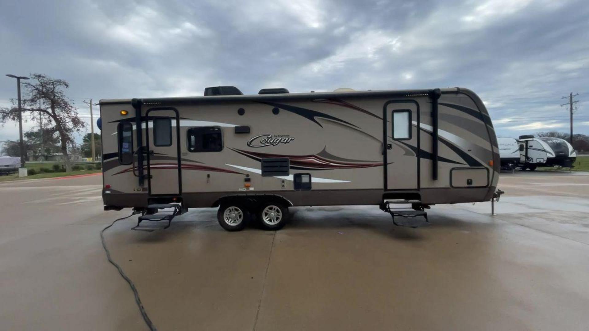 2016 KEYSTONE COUGAR 28RLS (4YDT28R21GV) , located at 4319 N Main St, Cleburne, TX, 76033, (817) 678-5133, 32.385960, -97.391212 - Photo#2