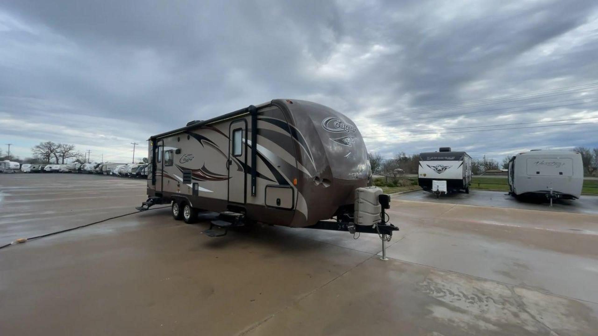 2016 KEYSTONE COUGAR 28RLS (4YDT28R21GV) , located at 4319 N Main St, Cleburne, TX, 76033, (817) 678-5133, 32.385960, -97.391212 - Photo#3