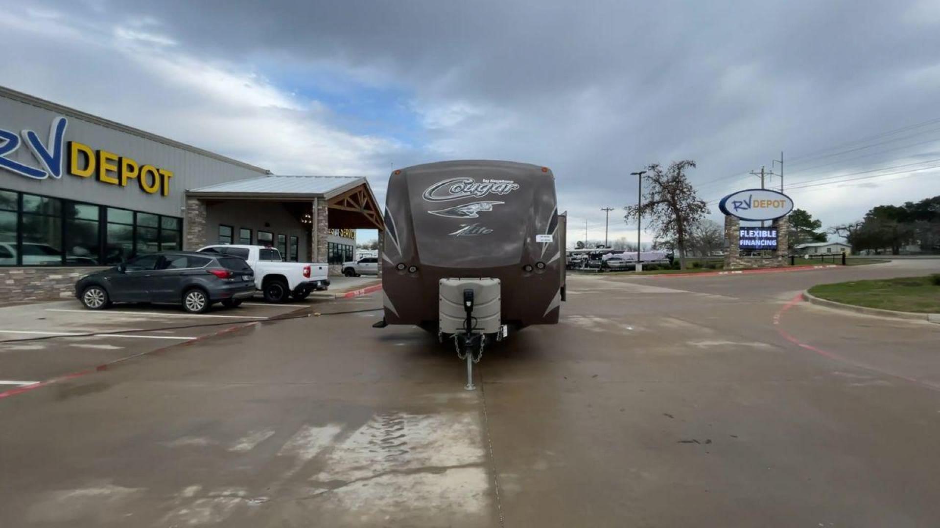 2016 KEYSTONE COUGAR 28RLS (4YDT28R21GV) , located at 4319 N Main St, Cleburne, TX, 76033, (817) 678-5133, 32.385960, -97.391212 - Photo#4