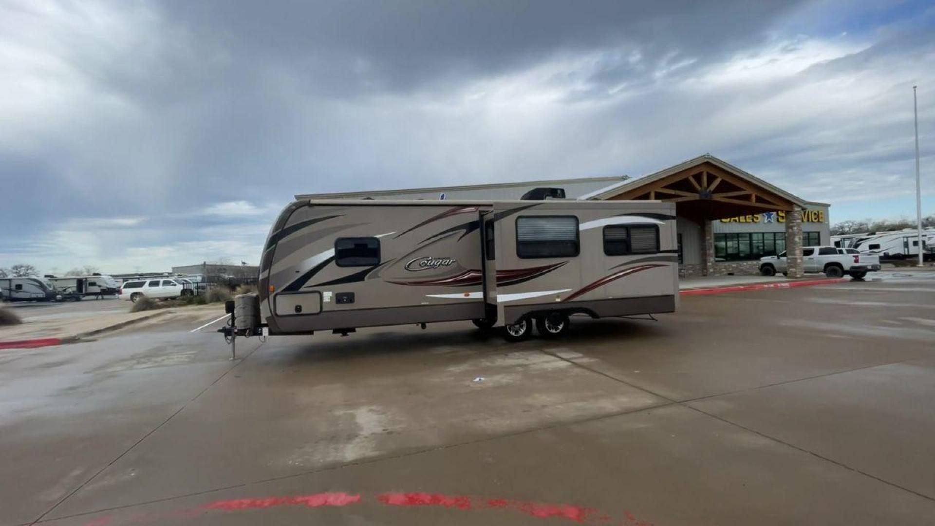 2016 KEYSTONE COUGAR 28RLS (4YDT28R21GV) , located at 4319 N Main St, Cleburne, TX, 76033, (817) 678-5133, 32.385960, -97.391212 - Photo#6