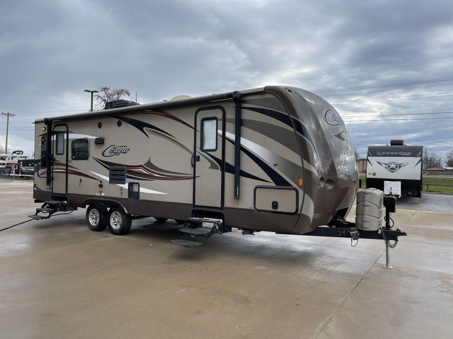 2016 KEYSTONE COUGAR 28RLS (4YDT28R21GV) , located at 4319 N Main St, Cleburne, TX, 76033, (817) 678-5133, 32.385960, -97.391212 - Photo#23