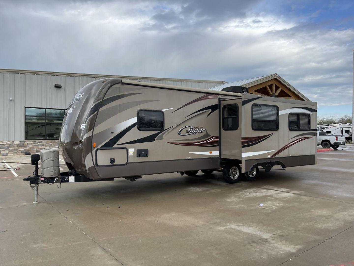 2016 KEYSTONE COUGAR 28RLS (4YDT28R21GV) , located at 4319 N Main St, Cleburne, TX, 76033, (817) 678-5133, 32.385960, -97.391212 - Photo#24