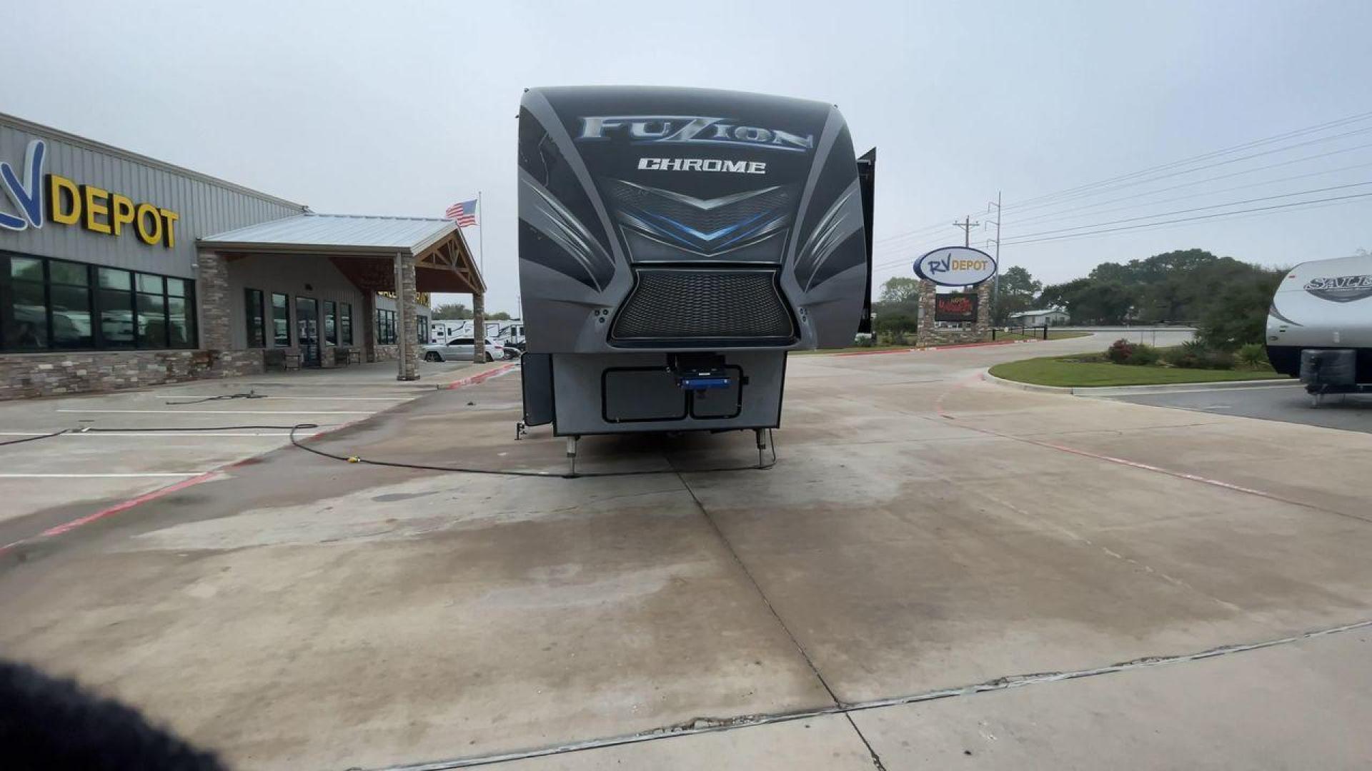 2016 KEYSTONE FUZION 420 (4YDF42035GF) , Length: 43 ft. | Dry Weight: 15,095 lbs. | Gross Weight: 19,000 lbs. | Slides: 3 transmission, located at 4319 N Main St, Cleburne, TX, 76033, (817) 678-5133, 32.385960, -97.391212 - The 2016 Keystone Fuzion 420 is a fifth-wheel toy hauler with an impressive length of 43 feet, offering plenty of space for adventures on the road. With a dry weight of 15,095 lbs and a gross weight of 19,000 lbs, this trailer is designed for heavy-duty use. It provides a large cargo carrying capaci - Photo#4