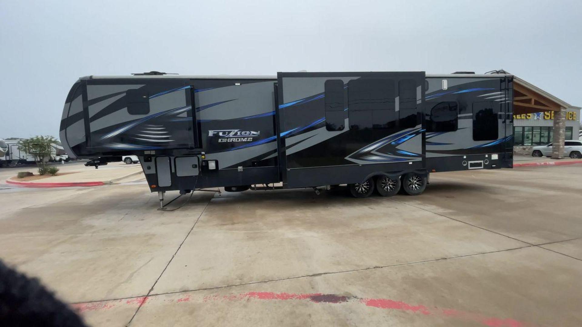 2016 KEYSTONE FUZION 420 (4YDF42035GF) , Length: 43 ft. | Dry Weight: 15,095 lbs. | Gross Weight: 19,000 lbs. | Slides: 3 transmission, located at 4319 N Main St, Cleburne, TX, 76033, (817) 678-5133, 32.385960, -97.391212 - The 2016 Keystone Fuzion 420 is a fifth-wheel toy hauler with an impressive length of 43 feet, offering plenty of space for adventures on the road. With a dry weight of 15,095 lbs and a gross weight of 19,000 lbs, this trailer is designed for heavy-duty use. It provides a large cargo carrying capaci - Photo#6