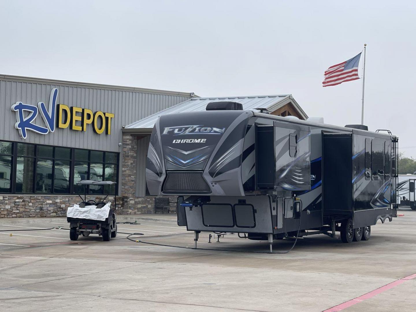 2016 KEYSTONE FUZION 420 (4YDF42035GF) , Length: 43 ft. | Dry Weight: 15,095 lbs. | Gross Weight: 19,000 lbs. | Slides: 3 transmission, located at 4319 N Main St, Cleburne, TX, 76033, (817) 678-5133, 32.385960, -97.391212 - Photo#0