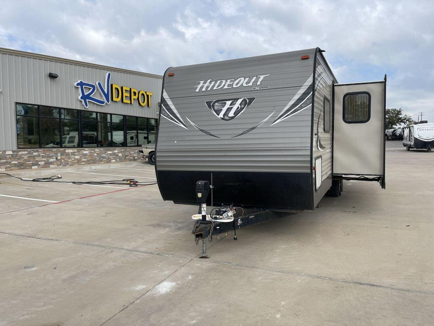 2016 TAN KEYSTONE HIDEOUT 28BHS (4YDT28B2XGN) , Length: 32.25 ft. | Dry Weight: 6,726 lbs. | Gross Weight: 9,695 lbs. | Slides: 1 transmission, located at 4319 N Main St, Cleburne, TX, 76033, (817) 678-5133, 32.385960, -97.391212 - The 2016 Keystone Hideout 28BHS CT is a travel trailer designed with families in mind, offering a perfect fusion of comfort and practicality for your camping escapades. Stretching across 32 feet, this model maximizes space with a single slide-out, creating an expansive and welcoming living area. The - Photo#0