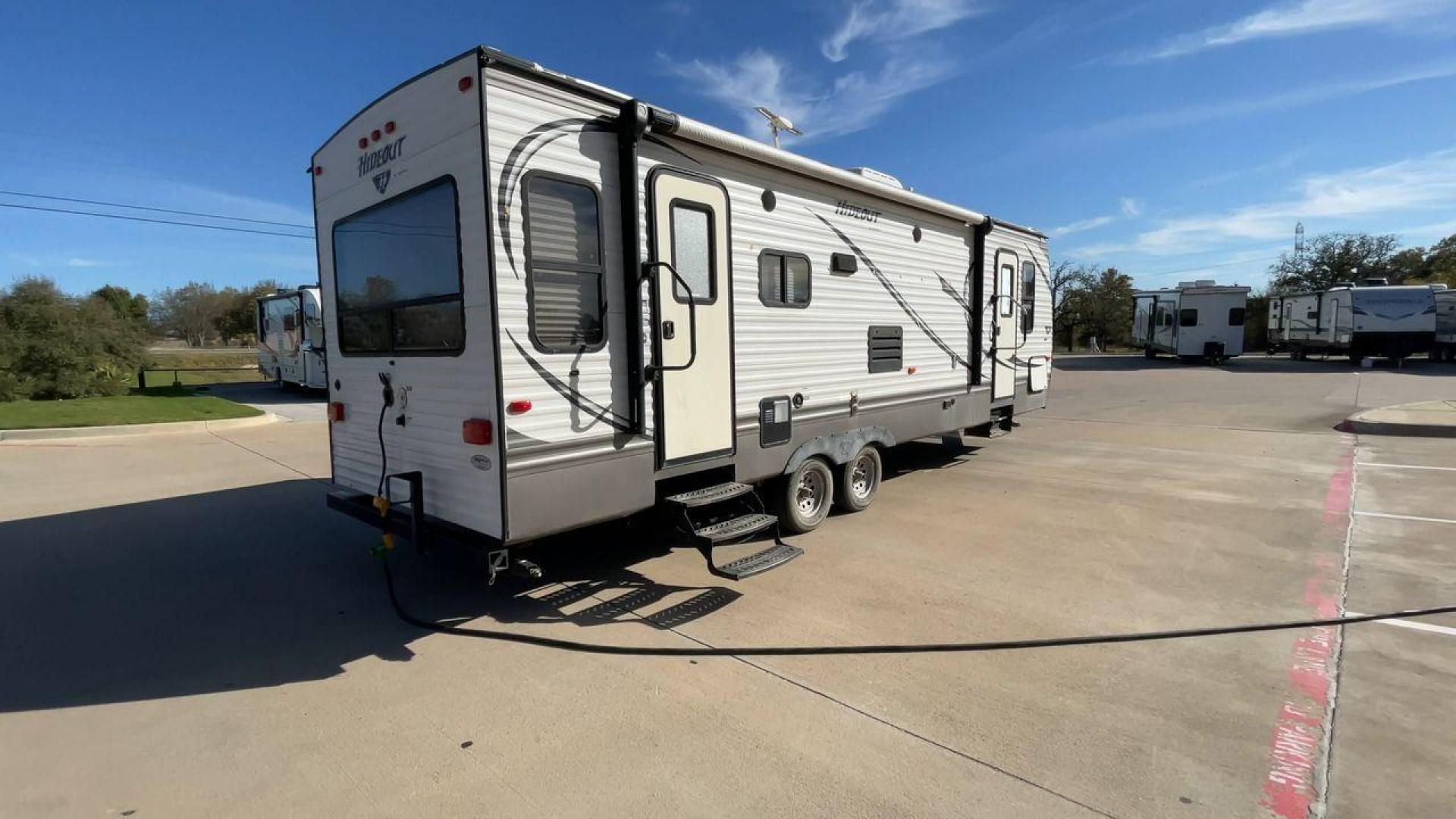 2016 KEYSTONE HIDEOUT (4YDT26R2XG7) , Length: 29.92 ft | Dry Weight: 6,334 lbs | Gross Weight: 7,835 lbs | Slides: 1 transmission, located at 4319 N Main St, Cleburne, TX, 76033, (817) 678-5133, 32.385960, -97.391212 - The Hideout 26RLS by 26RLS travel trailer is a small, half-ton towable, inexpensive camper. It is 29.92 ft in length, 8 ft in width, and 11 ft in height. The dry weight is 6,334 lbs with a payload capacity of 1,501 lbs. The trailer has a GVWR of 7,835 lbs and a hitch weight of 835 lbs. It features l - Photo#1