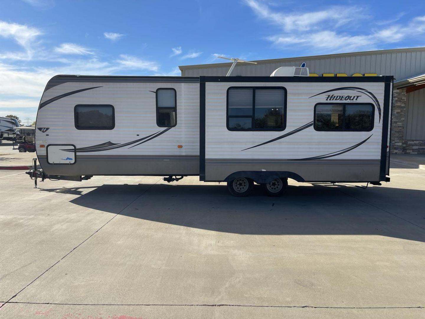 2016 KEYSTONE HIDEOUT (4YDT26R2XG7) , Length: 29.92 ft | Dry Weight: 6,334 lbs | Gross Weight: 7,835 lbs | Slides: 1 transmission, located at 4319 N Main St, Cleburne, TX, 76033, (817) 678-5133, 32.385960, -97.391212 - The Hideout 26RLS by 26RLS travel trailer is a small, half-ton towable, inexpensive camper. It is 29.92 ft in length, 8 ft in width, and 11 ft in height. The dry weight is 6,334 lbs with a payload capacity of 1,501 lbs. The trailer has a GVWR of 7,835 lbs and a hitch weight of 835 lbs. It features l - Photo#24