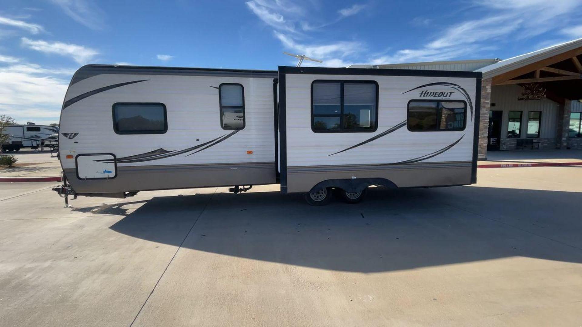 2016 KEYSTONE HIDEOUT (4YDT26R2XG7) , Length: 29.92 ft | Dry Weight: 6,334 lbs | Gross Weight: 7,835 lbs | Slides: 1 transmission, located at 4319 N Main St, Cleburne, TX, 76033, (817) 678-5133, 32.385960, -97.391212 - The Hideout 26RLS by 26RLS travel trailer is a small, half-ton towable, inexpensive camper. It is 29.92 ft in length, 8 ft in width, and 11 ft in height. The dry weight is 6,334 lbs with a payload capacity of 1,501 lbs. The trailer has a GVWR of 7,835 lbs and a hitch weight of 835 lbs. It features l - Photo#6