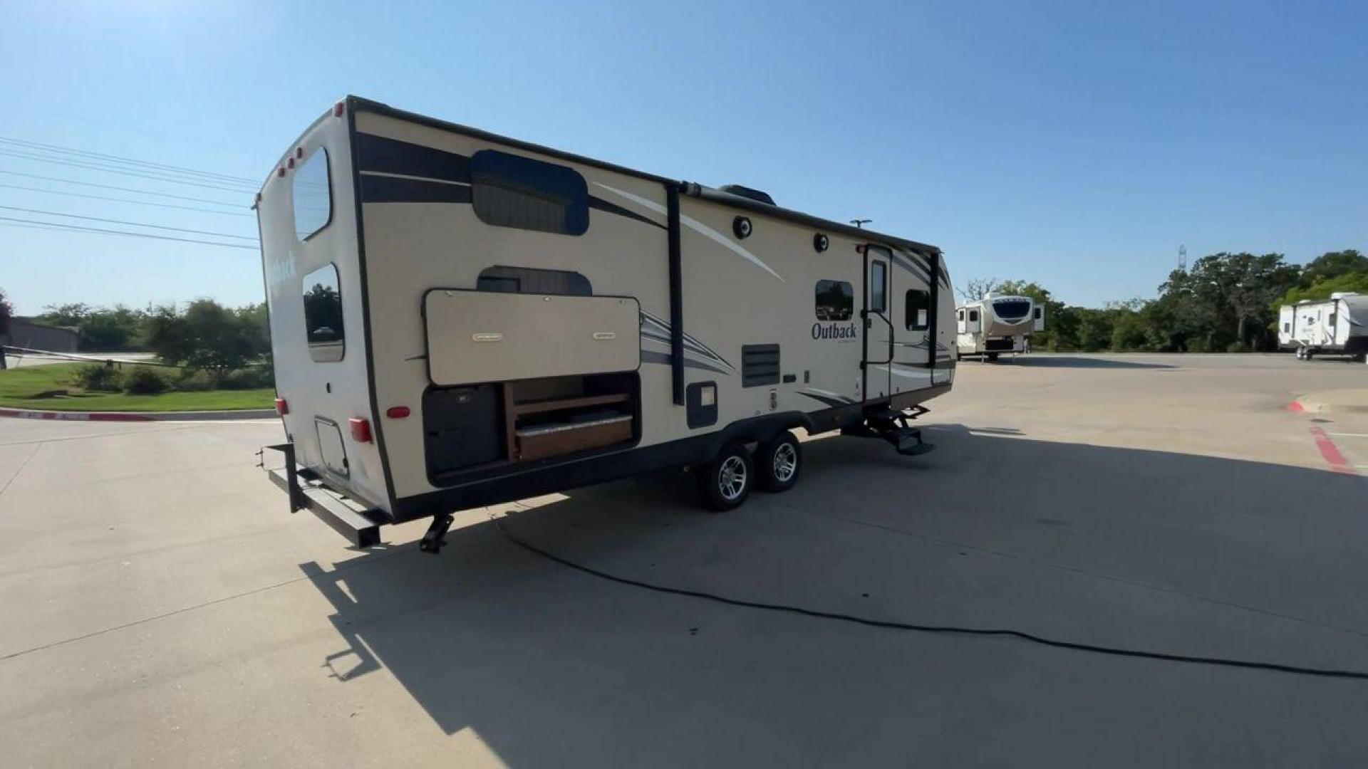 2016 KEYSTONE OUTBACK 276UBH (4YDT27628GB) , located at 4319 N Main St, Cleburne, TX, 76033, (817) 678-5133, 32.385960, -97.391212 - Photo#1