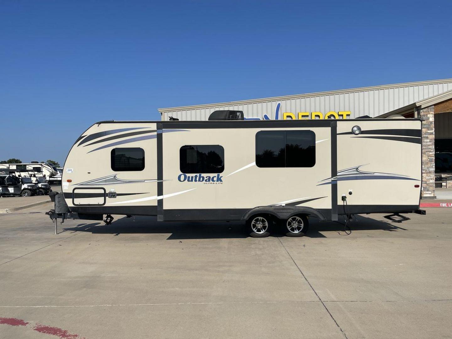 2016 KEYSTONE OUTBACK 276UBH (4YDT27628GB) , located at 4319 N Main St, Cleburne, TX, 76033, (817) 678-5133, 32.385960, -97.391212 - Photo#23