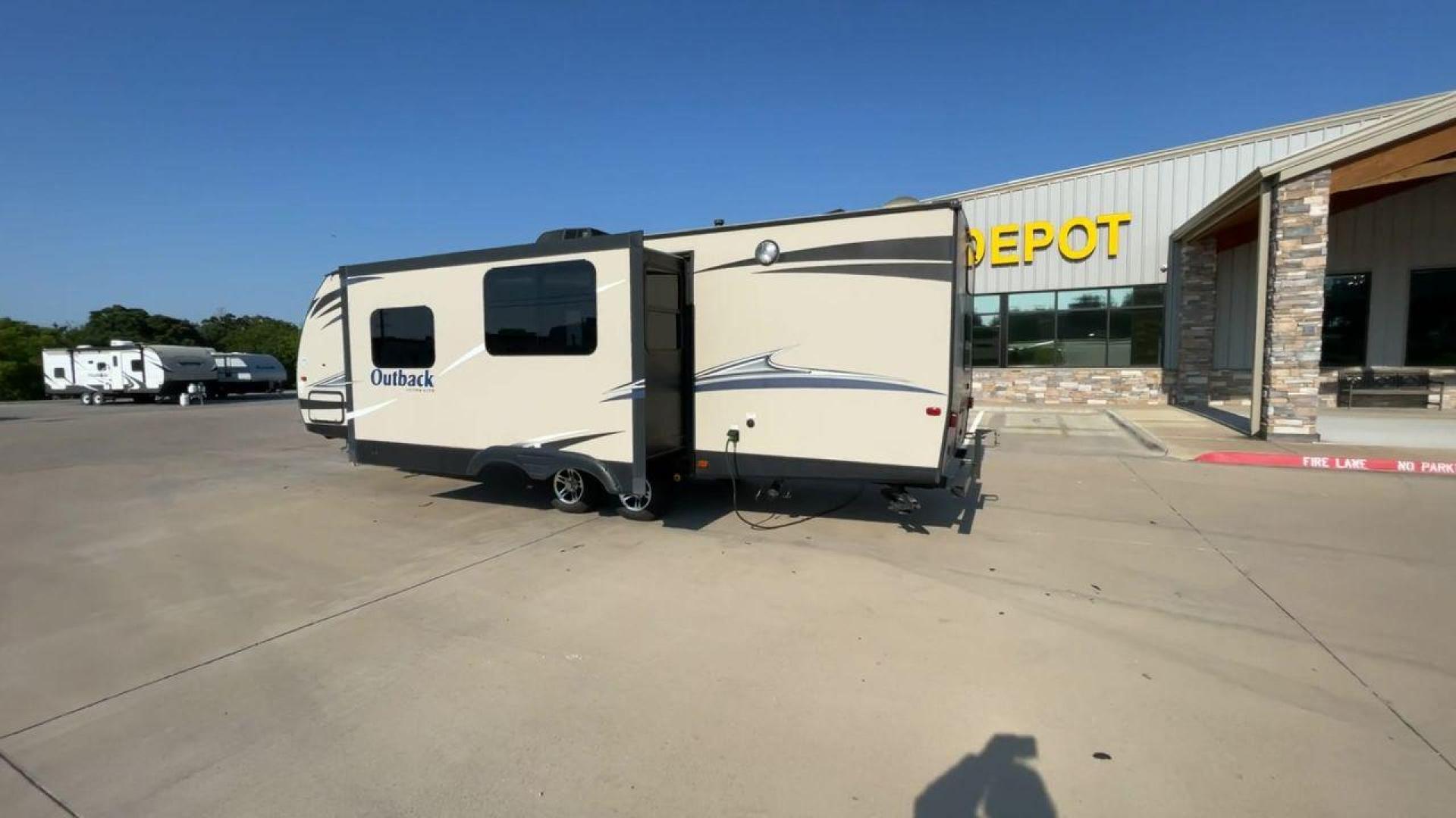 2016 KEYSTONE OUTBACK 276UBH (4YDT27628GB) , located at 4319 N Main St, Cleburne, TX, 76033, (817) 678-5133, 32.385960, -97.391212 - Photo#7