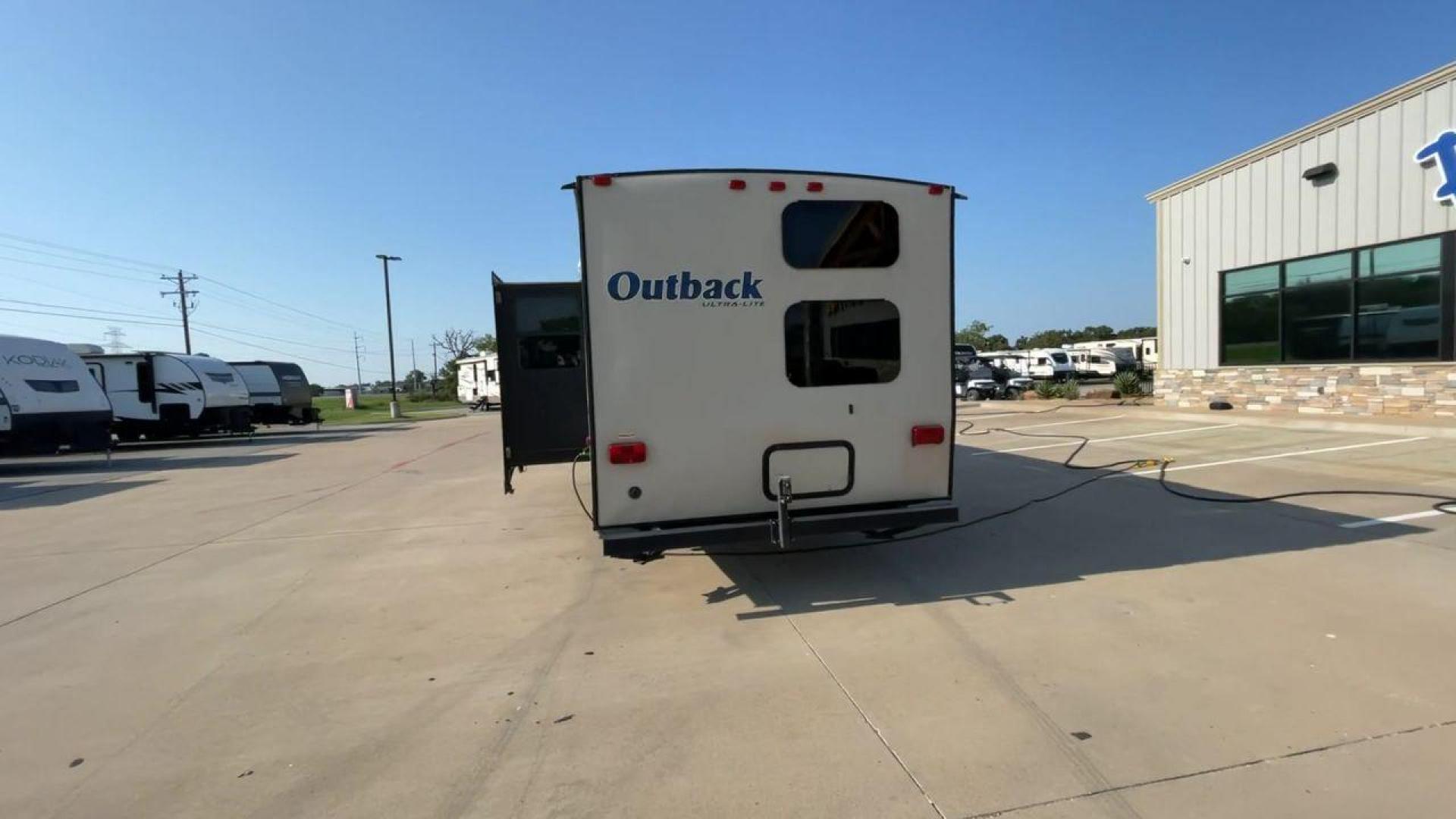 2016 KEYSTONE OUTBACK 276UBH (4YDT27628GB) , located at 4319 N Main St, Cleburne, TX, 76033, (817) 678-5133, 32.385960, -97.391212 - Photo#8