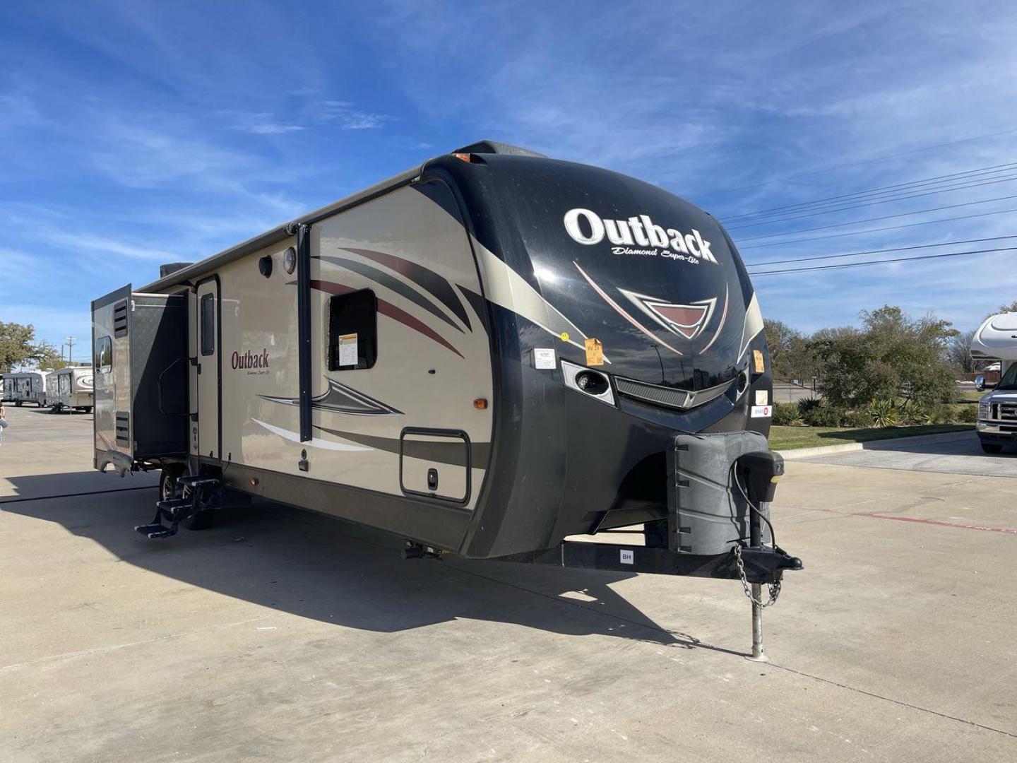 2016 KEYSTONE OUTBACK 325BH (4YDT32524GB) , Length: 37.42 ft. | Dry Weight: 8,325 lbs. | Gross Weight: 10,500 lbs. | Slides: 3 transmission, located at 4319 N Main St, Cleburne, TX, 76033, (817) 678-5133, 32.385960, -97.391212 - Photo#23