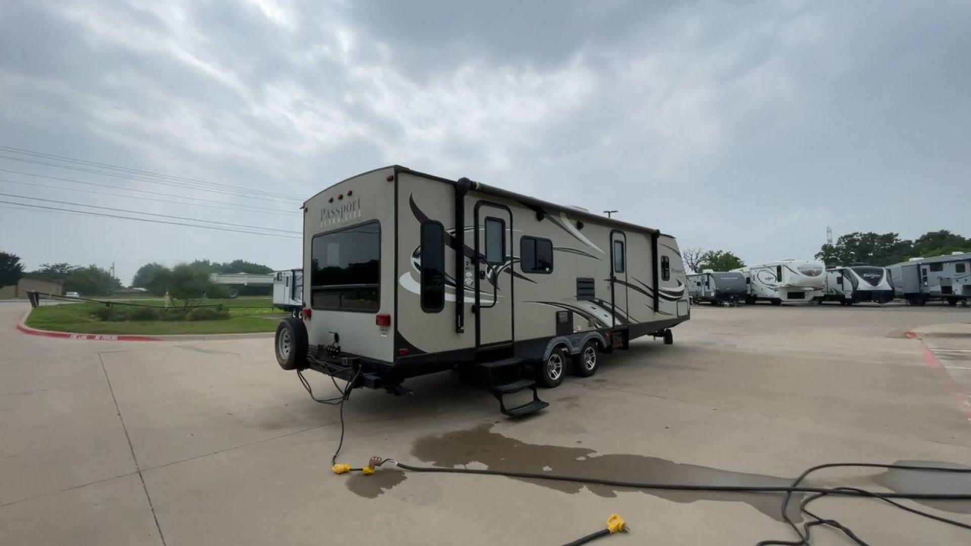 2016 KEYSTONE PASSPORT 2890RL (4YDT28924GT) , Length: 33.25 ft. | Dry Weight: 5,500 lbs. | Gross Weight: 7,200 lbs. | Slides: 1 transmission, located at 4319 N Main St, Cleburne, TX, 76033, (817) 678-5133, 32.385960, -97.391212 - Photo#1