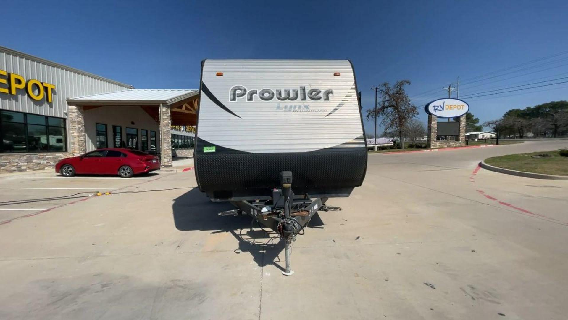 2016 KEYSTONE PROWLER 30LX (5SFPB3324GE) , Length: 33.92 ft. | Dry Weight: 6,720 lbs. | Gross Weight: 9,000 lbs. | Slides: 1 transmission, located at 4319 N Main St, Cleburne, TX, 76033, (817) 678-5133, 32.385960, -97.391212 - The 2016 Keystone Prowler 30LX is a travel trailer designed to make our camping experiences extraordinary. With a dry weight of 6,720 lbs. and a gross weight of 9,000 lbs., this Heartland Prowler 30LX is lightweight yet sturdy. It is equipped with a single slide, which adds extra living space when e - Photo#4