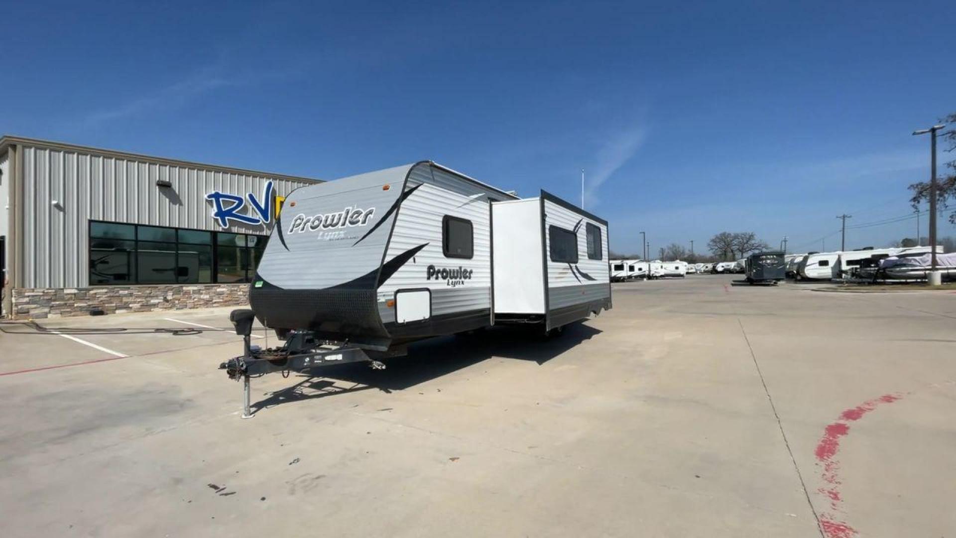 2016 KEYSTONE PROWLER 30LX (5SFPB3324GE) , Length: 33.92 ft. | Dry Weight: 6,720 lbs. | Gross Weight: 9,000 lbs. | Slides: 1 transmission, located at 4319 N Main St, Cleburne, TX, 76033, (817) 678-5133, 32.385960, -97.391212 - The 2016 Keystone Prowler 30LX is a travel trailer designed to make our camping experiences extraordinary. With a dry weight of 6,720 lbs. and a gross weight of 9,000 lbs., this Heartland Prowler 30LX is lightweight yet sturdy. It is equipped with a single slide, which adds extra living space when e - Photo#5