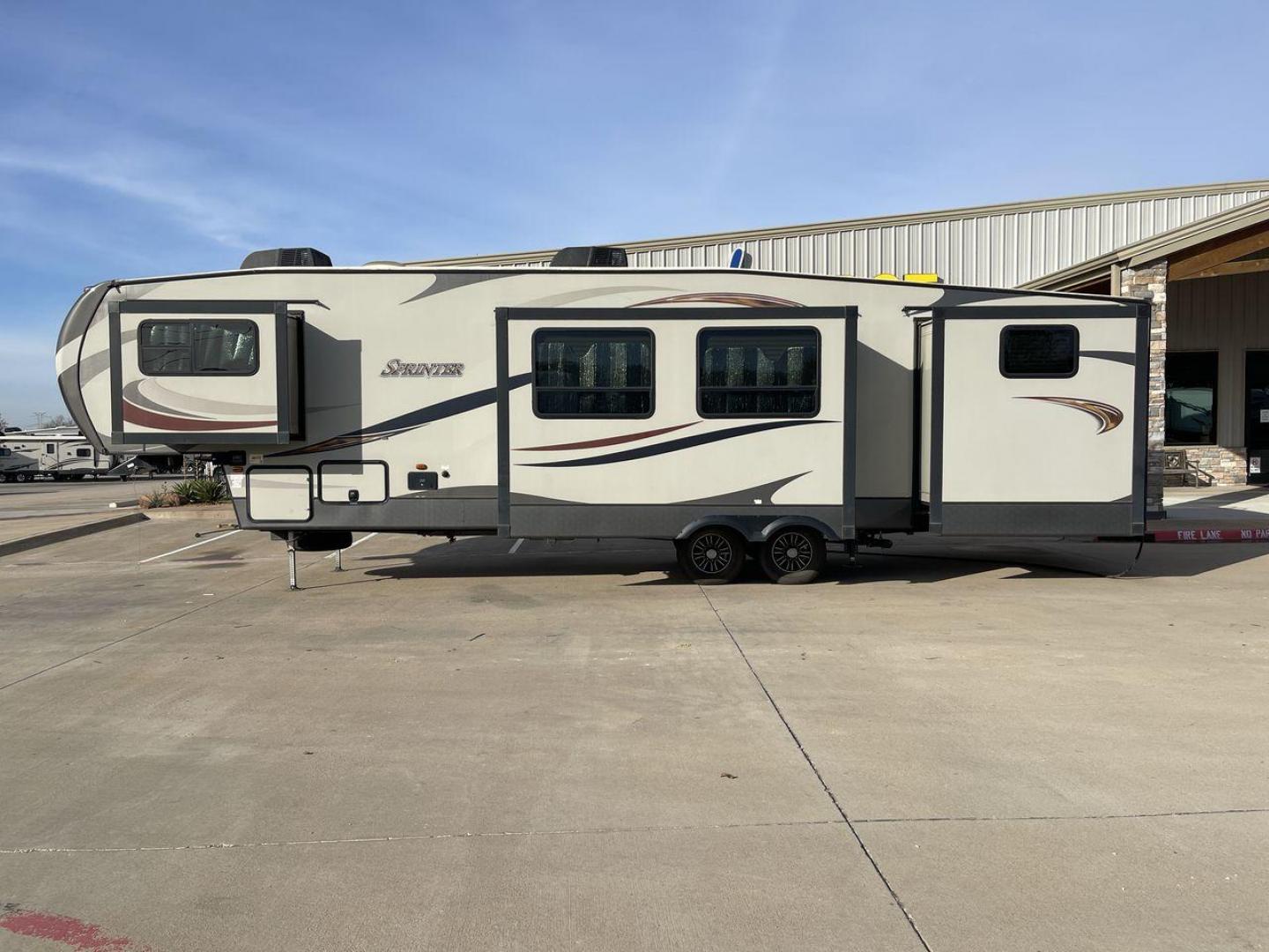 2016 KEYSTONE SPRINTER 358BHS (4YDF35828G1) , located at 4319 N Main St, Cleburne, TX, 76033, (817) 678-5133, 32.385960, -97.391212 - Photo#24