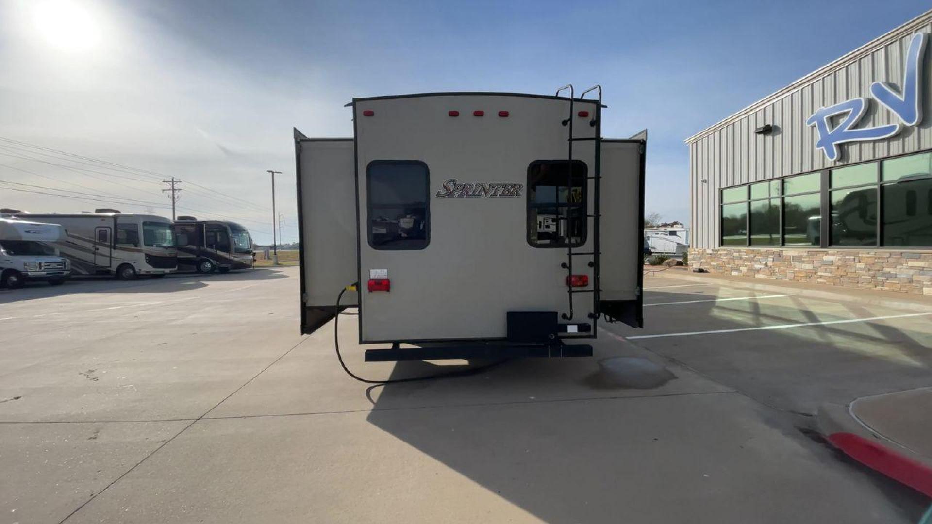 2016 KEYSTONE SPRINTER 358BHS (4YDF35828G1) , located at 4319 N Main St, Cleburne, TX, 76033, (817) 678-5133, 32.385960, -97.391212 - Photo#8