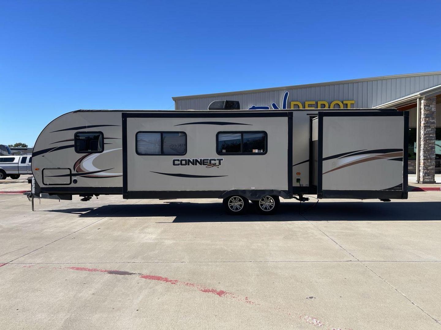 2016 KZ CONNECT 322BHS (4EZTL3221G8) , Length: 35.5 ft. | Dry Weight: 6,910 lbs. | Gross Weight: 8,300 lbs. | Slides: 2 transmission, located at 4319 N Main St, Cleburne, TX, 76033, (817) 678-5133, 32.385960, -97.391212 - Photo#23