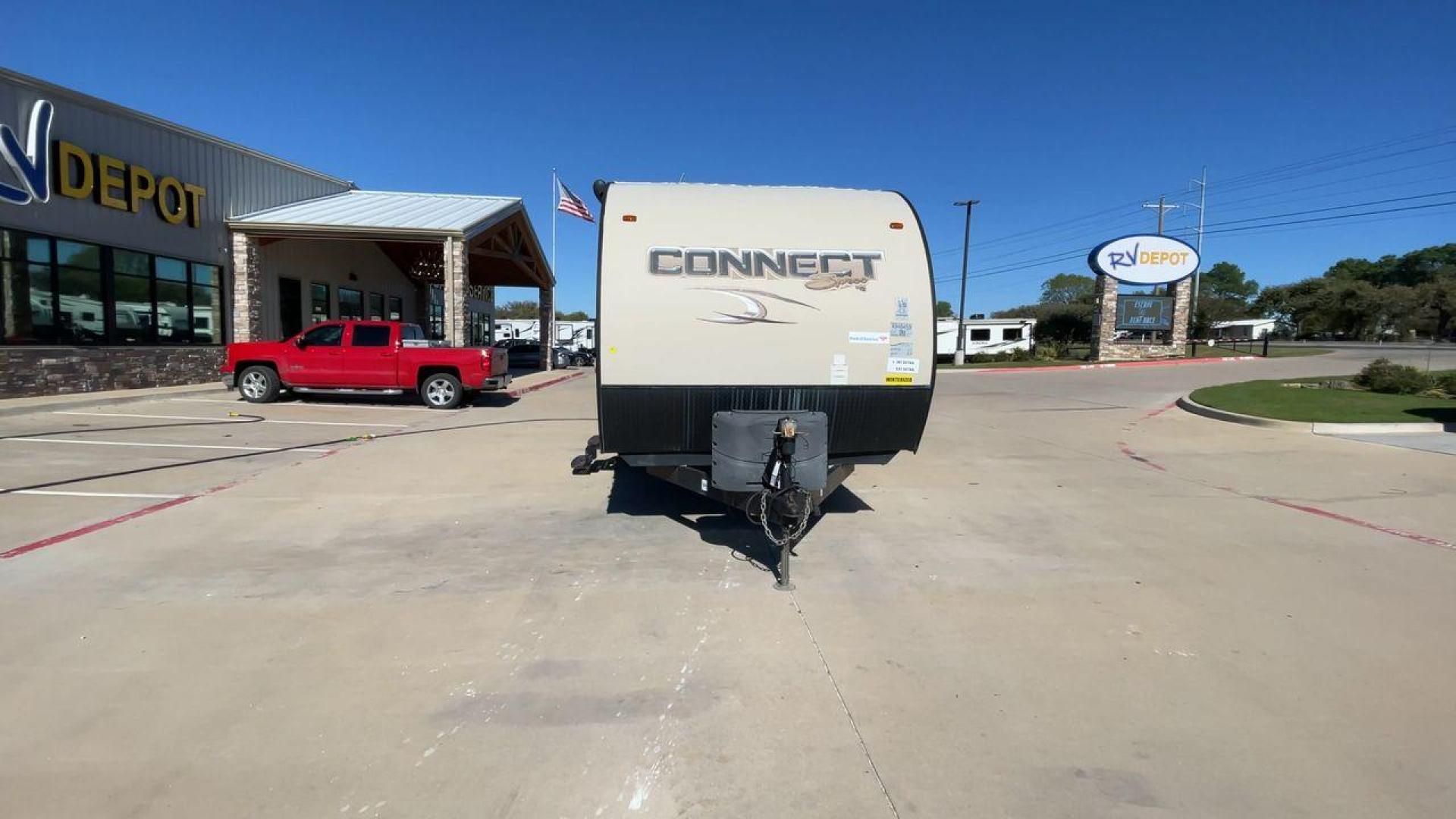 2016 KZ CONNECT 322BHS (4EZTL3221G8) , Length: 35.5 ft. | Dry Weight: 6,910 lbs. | Gross Weight: 8,300 lbs. | Slides: 2 transmission, located at 4319 N Main St, Cleburne, TX, 76033, (817) 678-5133, 32.385960, -97.391212 - Photo#4