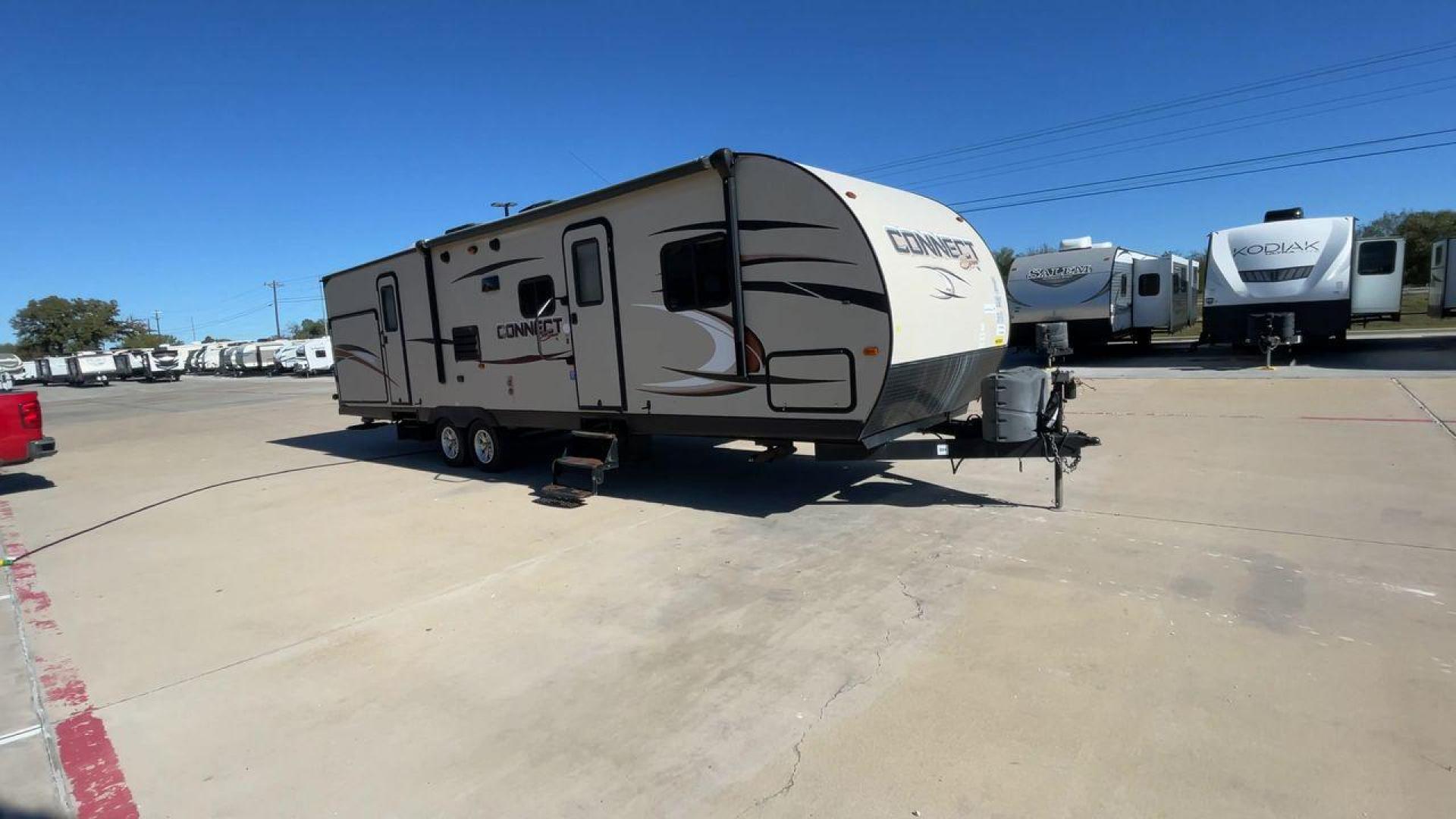 2016 KZ CONNECT 322BHS (4EZTL3221G8) , Length: 35.5 ft. | Dry Weight: 6,910 lbs. | Gross Weight: 8,300 lbs. | Slides: 2 transmission, located at 4319 N Main St, Cleburne, TX, 76033, (817) 678-5133, 32.385960, -97.391212 - Photo#3