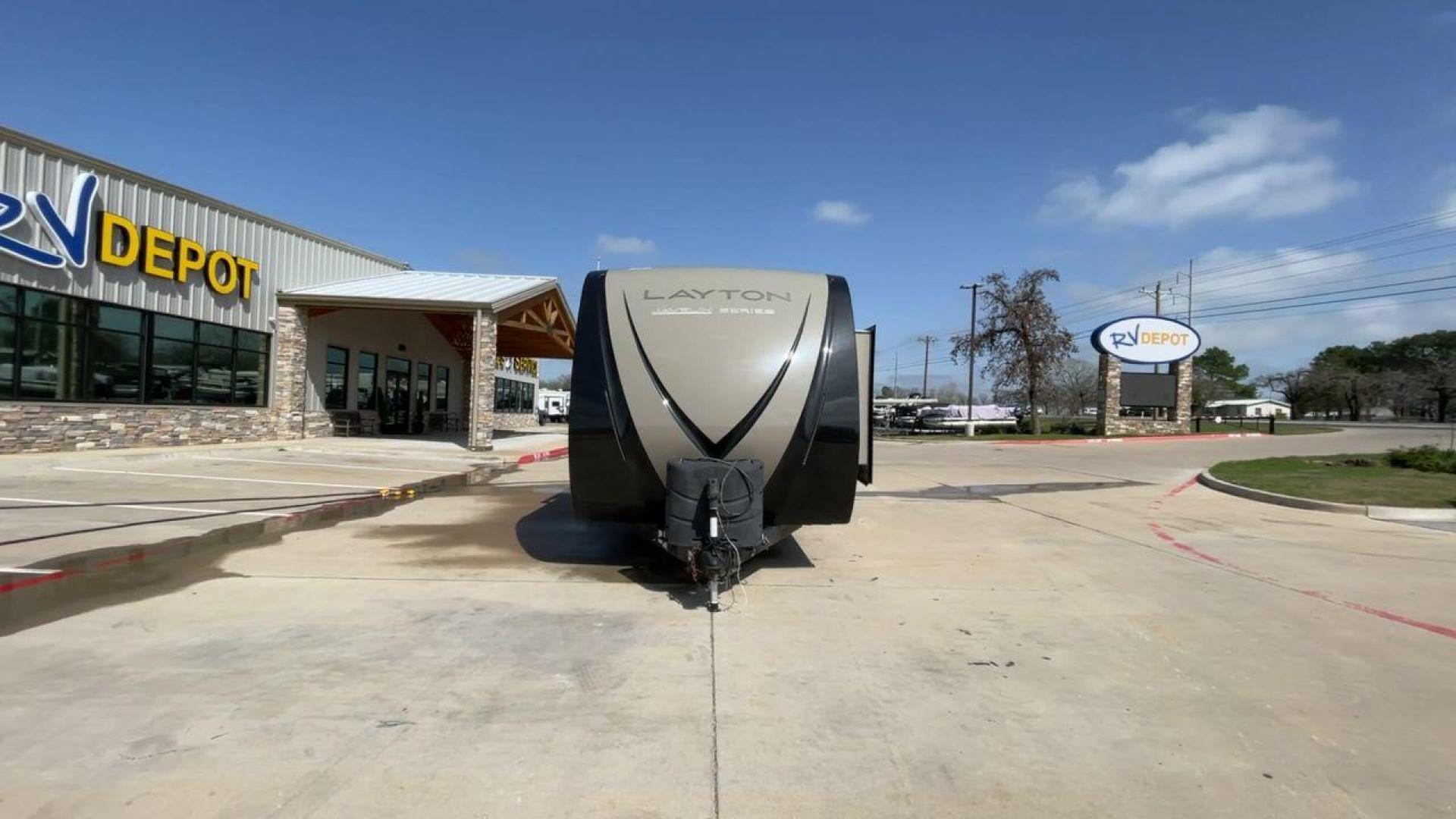 2016 GRAY LAYTON 285BH - (5ZWTYNS23G4) , Length: 33 ft. | Dry Weight: 6,125 lbs. | Gross Weight: 11,200 lbs. | Slides: 1 transmission, located at 4319 N Main St, Cleburne, TX, 76033, (817) 678-5133, 32.385960, -97.391212 - Camp in the 2016 Layton 285BH and enjoy all of its amazing amenities!It measures 33 ft. in length and 11.5 ft. in height. It has a dry weight of 6,125 lbs. and a payload capacity of 3,223 lbs. It is made of aluminum and fiberglass. It also comes equipped with automatic heating and cooling rated at 2 - Photo#4