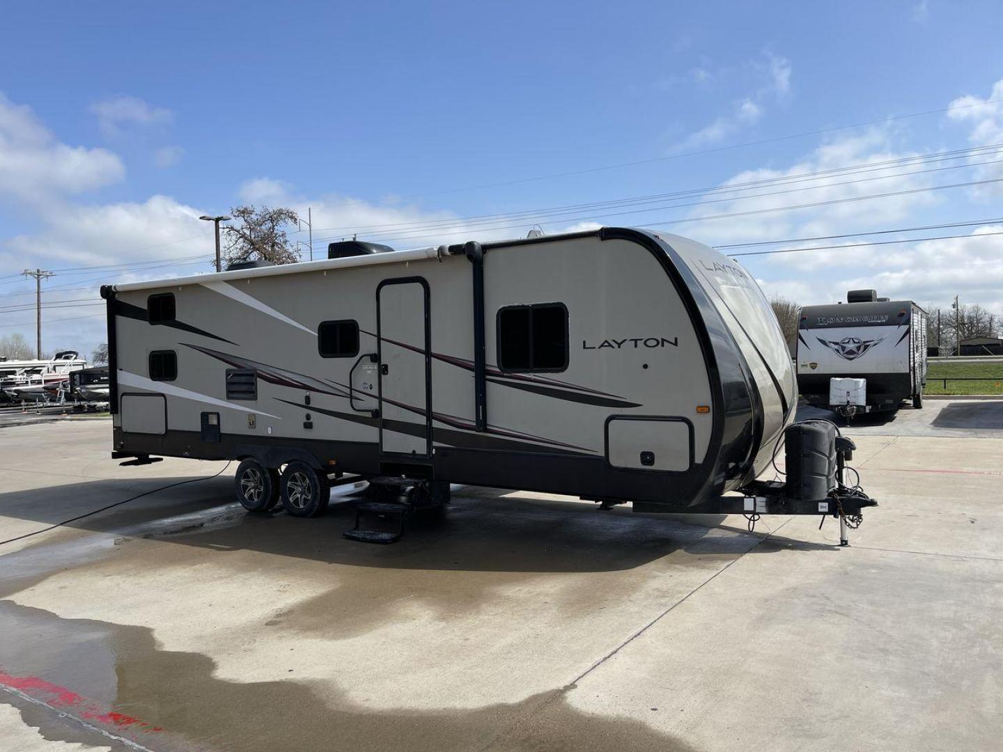 2016 GRAY LAYTON 285BH - (5ZWTYNS23G4) , Length: 33 ft. | Dry Weight: 6,125 lbs. | Gross Weight: 11,200 lbs. | Slides: 1 transmission, located at 4319 N Main St, Cleburne, TX, 76033, (817) 678-5133, 32.385960, -97.391212 - Camp in the 2016 Layton 285BH and enjoy all of its amazing amenities!It measures 33 ft. in length and 11.5 ft. in height. It has a dry weight of 6,125 lbs. and a payload capacity of 3,223 lbs. It is made of aluminum and fiberglass. It also comes equipped with automatic heating and cooling rated at 2 - Photo#22