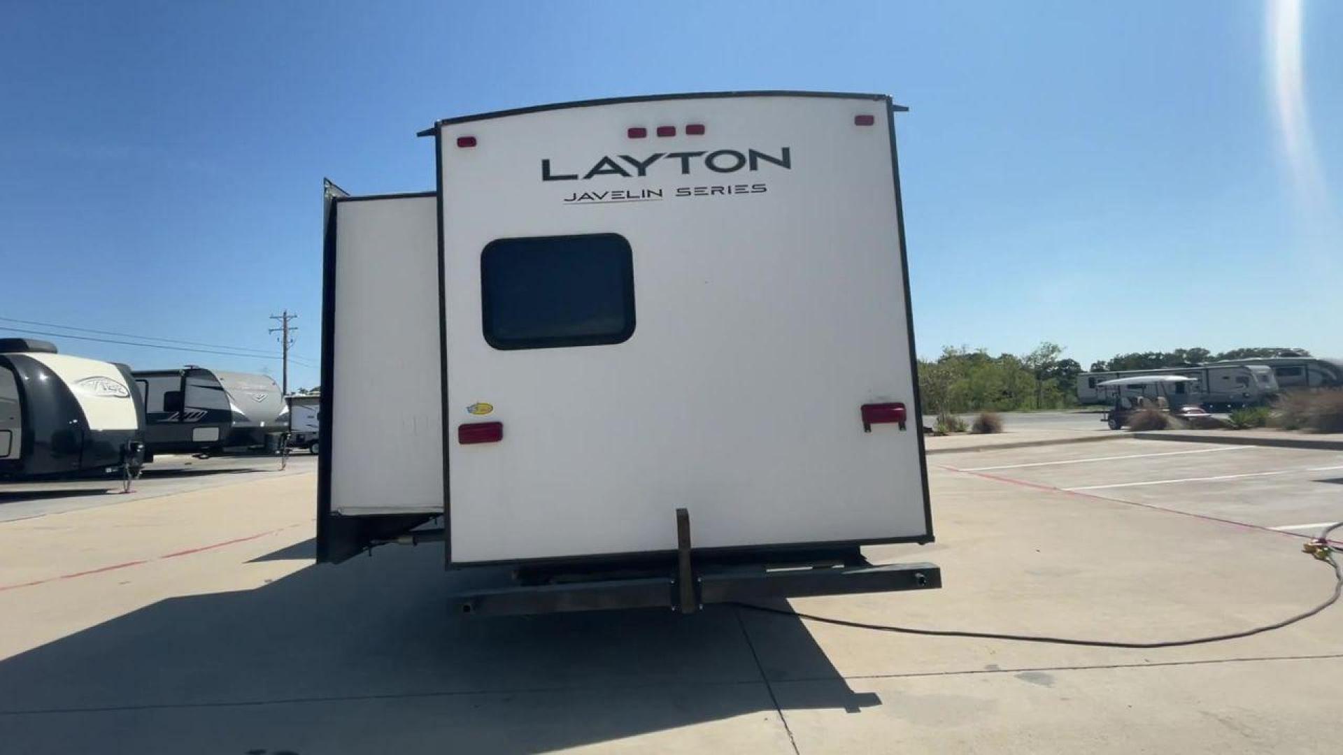 2016 TAN LAYTON 305BH - (5ZWTYTS21G4) , Length: 36.5 ft. | Dry Weight: 6,885 lbs. | Gross Weight: 11,200 lbs. | Slides: 2 transmission, located at 4319 N Main St, Cleburne, TX, 76033, (817) 678-5133, 32.385960, -97.391212 - Go on your next trip with the 2016 Layton 305BH, a travel trailer that is roomy and well-equipped for comfort and ease of use. This RV provides ample space for the entire family to enjoy, measuring 36.5 feet in length and weighing 6,885 pounds when dry and 11,200 pounds when fully loaded. With two s - Photo#8