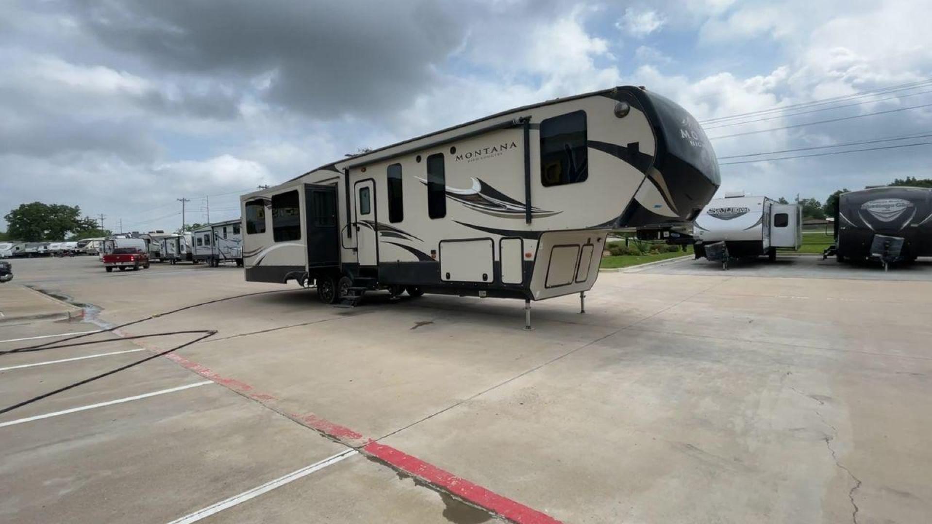 2016 TAN MONTANA 370BR (4YDF37023GA) , located at 4319 N Main St, Cleburne, TX, 76033, (817) 678-5133, 32.385960, -97.391212 - Photo#3