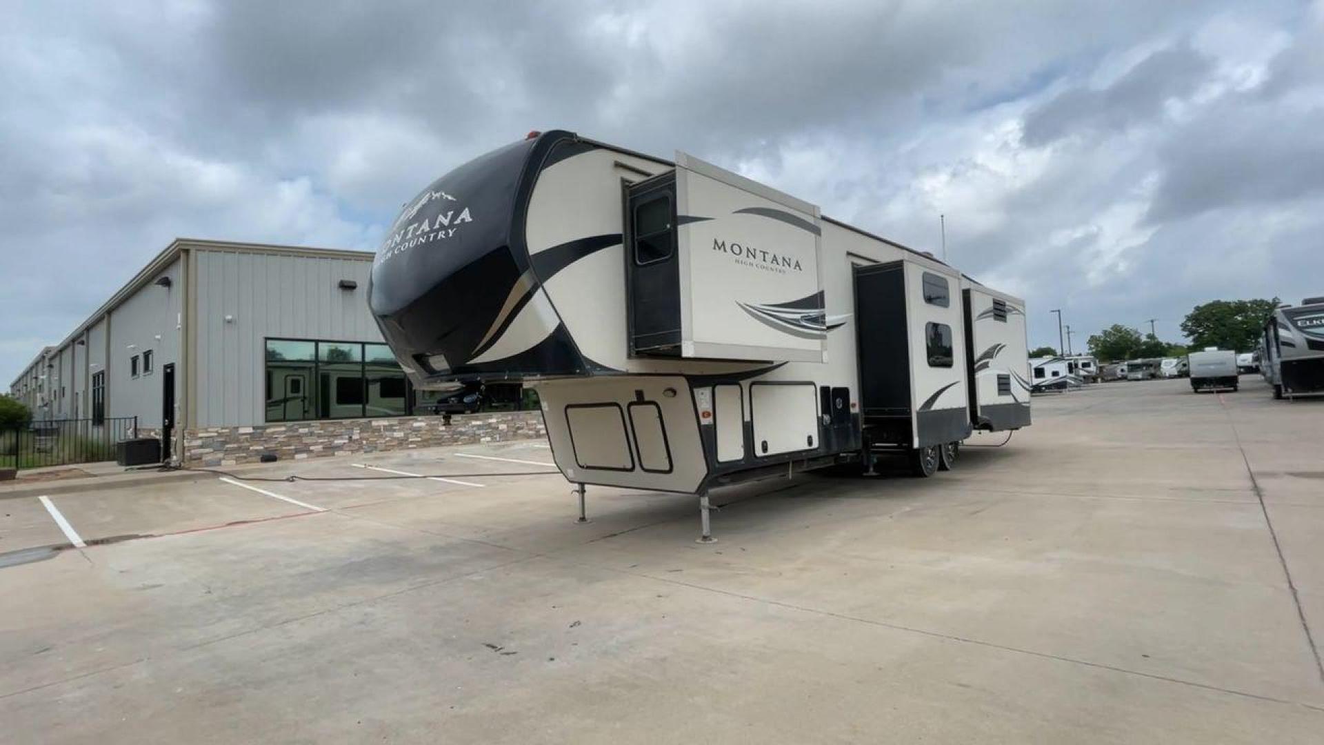 2016 TAN MONTANA 370BR (4YDF37023GA) , located at 4319 N Main St, Cleburne, TX, 76033, (817) 678-5133, 32.385960, -97.391212 - Photo#5