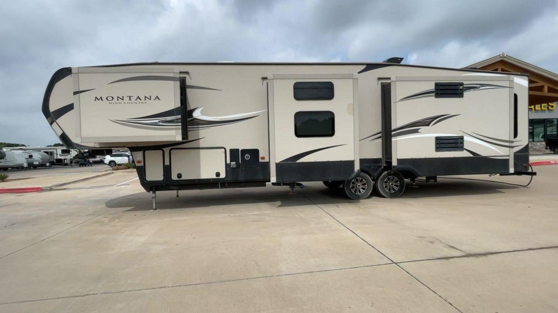 2016 TAN MONTANA 370BR (4YDF37023GA) , located at 4319 N Main St, Cleburne, TX, 76033, (817) 678-5133, 32.385960, -97.391212 - Photo#6