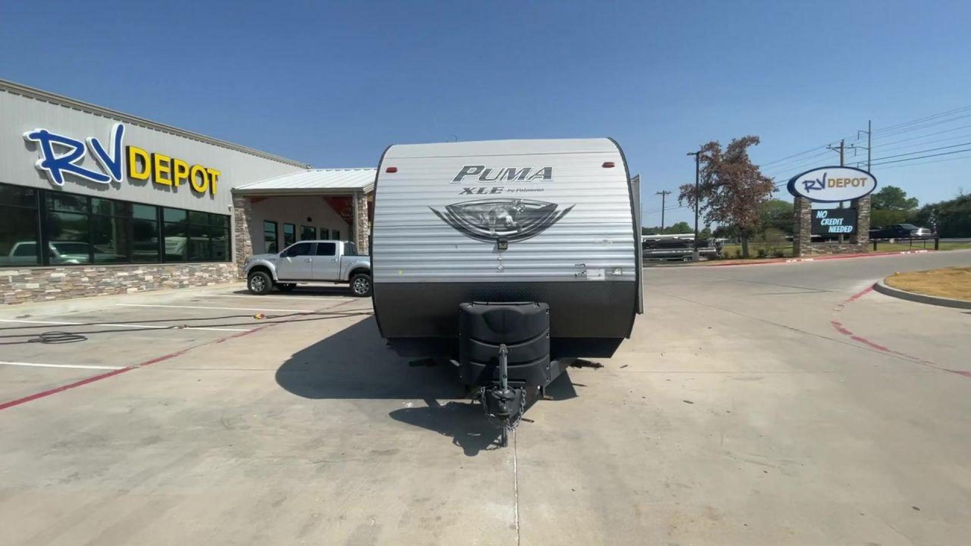 2016 SILVER PALOMINO PUMA 30DBSC (4X4TPUF25GP) , Length: 33.42 ft. | Dry Weight: 6,300 lbs. | Gross Weight: 8,000 lbs. | Slides: 1 transmission, located at 4319 N Main St, Cleburne, TX, 76033, (817) 678-5133, 32.385960, -97.391212 - Make the most of your next camping trip with the whole family in this 2016 Puma 30DBSC! This travel trailer has a length of 33.42 ft. and a height of 10.75 ft. It also has a dry weight of 6,300 lbs. and a GVWR of 8,000 lbs. It comes equipped with one power slide as well as one power awning. Immediat - Photo#4