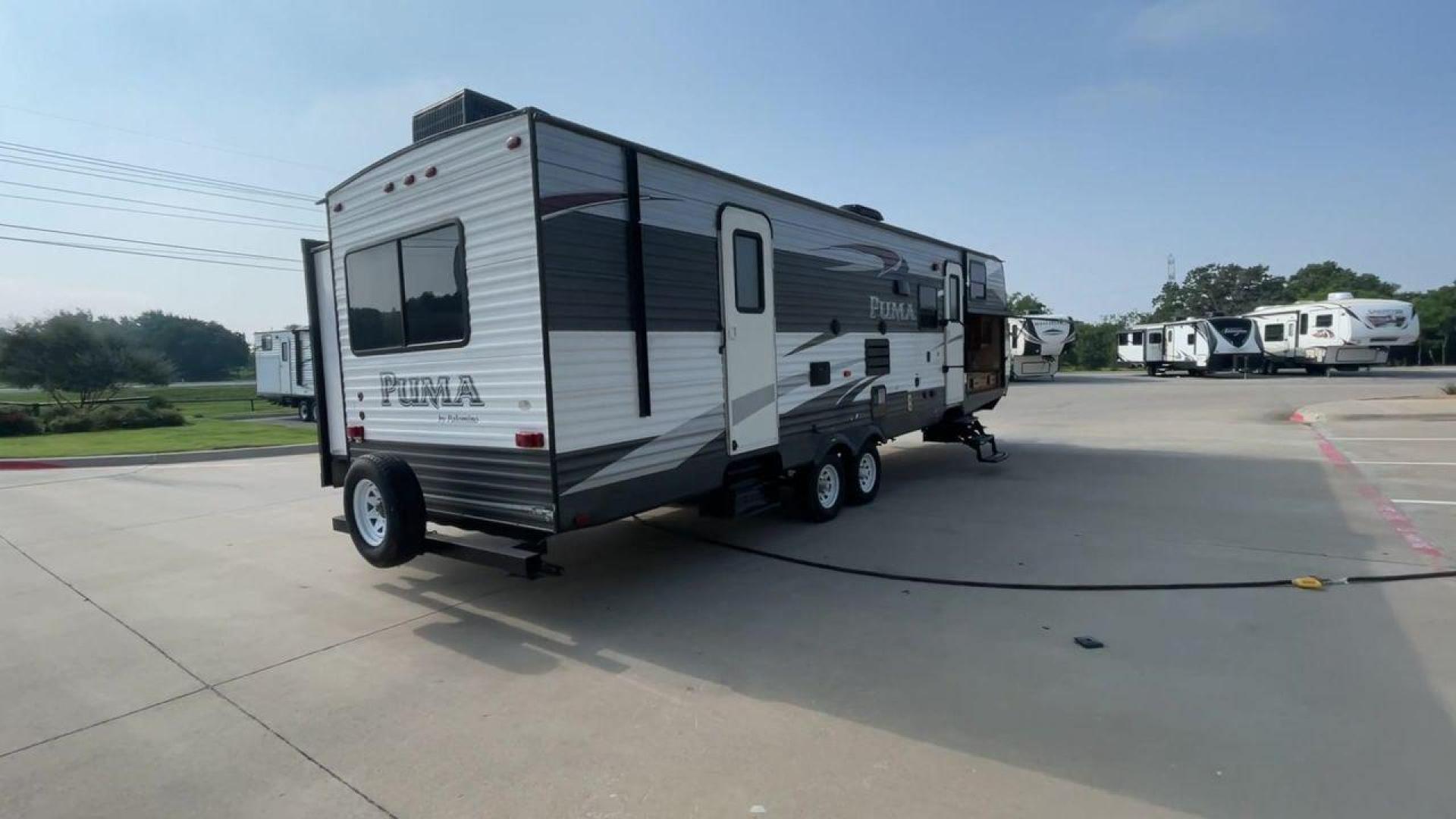 2016 PALOMINO PUMA 30FBSS (4X4TPUF22GP) , located at 4319 N Main St, Cleburne, TX, 76033, (817) 678-5133, 32.385960, -97.391212 - Photo#1