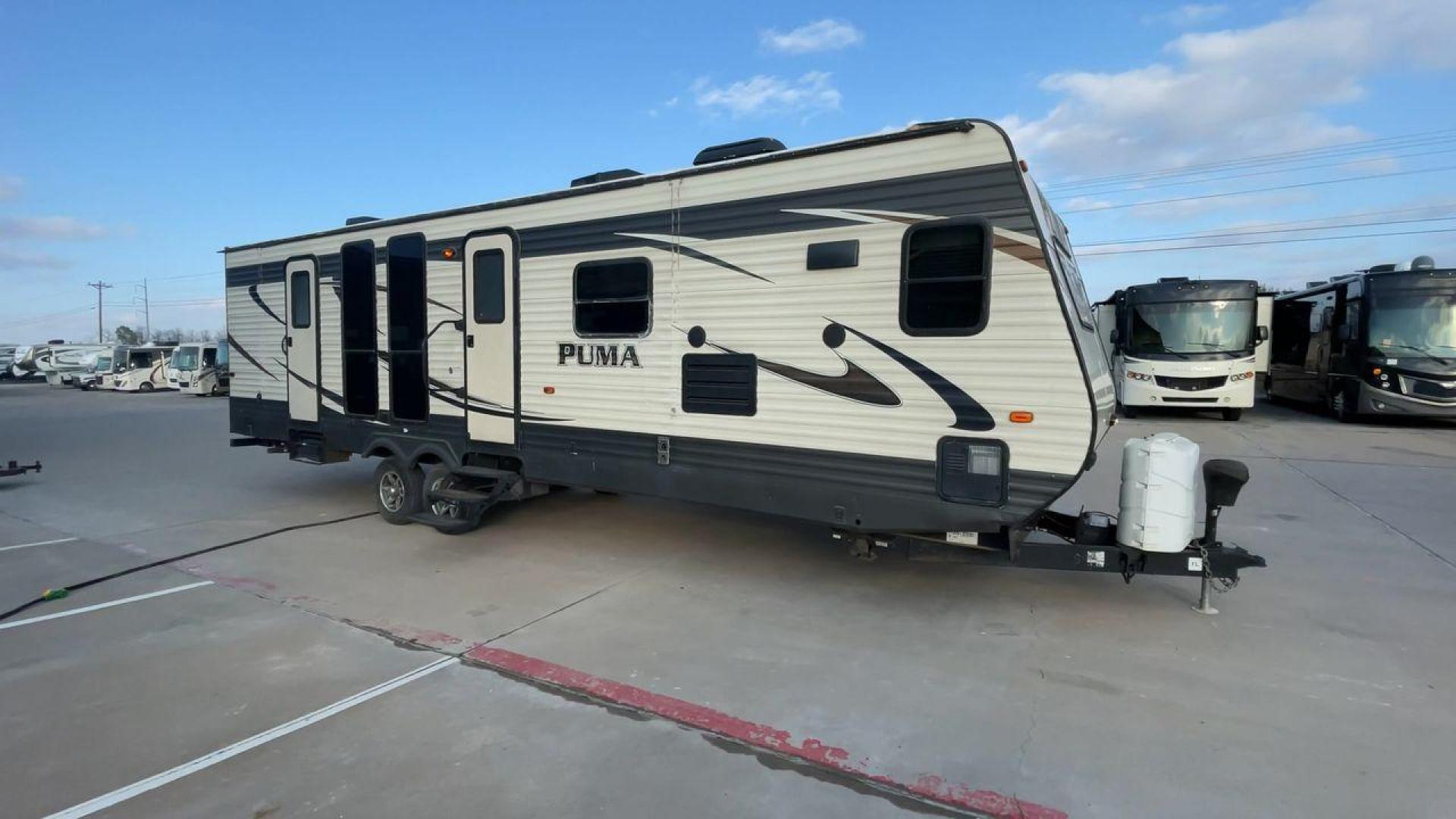 2016 TAN PALOMINO PUMA 30FKSS (4X4TPUF20GP) , Length: 34.75 ft. | Dry Weight: 7,992 lbs. | Gross Weight: 9,950 lbs. | Slides: 2 transmission, located at 4319 N Main St, Cleburne, TX, 76033, (817) 678-5133, 32.385960, -97.391212 - Take advantage of the 2016 Palomino Puma 30FKSS Travel Trailer and embrace the spirit of adventure. With its stylish, functional, and comfortable design, this travel trailer provides a cozy living area for your road trips. This unit has dimensions of 34.75 ft in length, 8 ft in width, and 11.08 ft i - Photo#3