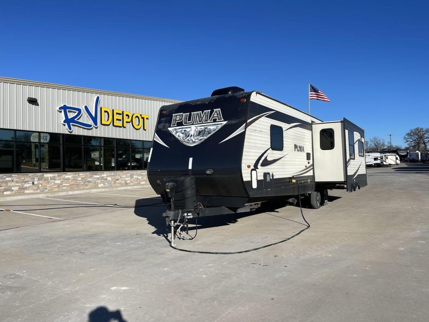 2016 WHITE PALOMINO PUMA 30RLIS (4X4TPUF28GP) , Length: 34.42 ft. | Dry Weight: 7,775 lbs. | Gross Weight: 9,635 lbs. | Slides: 2 transmission, located at 4319 N Main St, Cleburne, TX, 76033, (817) 678-5133, 32.385960, -97.391212 - With the Palomino Puma 30RLIS travel trailer from 2016, experience the thrill of camping in elegance. This well-thought-out RV provides the ideal balance of comfort, usefulness, and considerate features, making for an unforgettable and pleasurable trip. This unit measures 34.42 ft in length by 11 - Photo#0