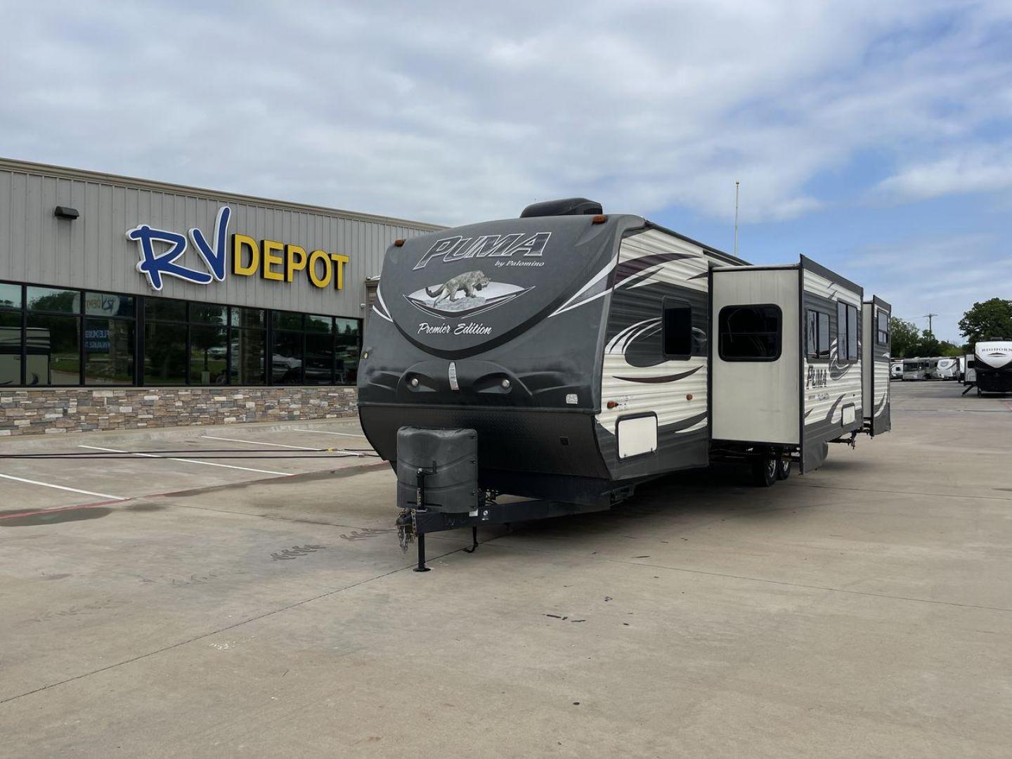 2016 PALOMINO PUMA 31BHSS (4X4TPUG27GP) , Length: 35.33 ft. | Dry Weight: 7,958 lbs. | Gross Weight: 9,600 lbs. | Slides: 2 transmission, located at 4319 N Main St, Cleburne, TX, 76033, (817) 678-5133, 32.385960, -97.391212 - Photo#0