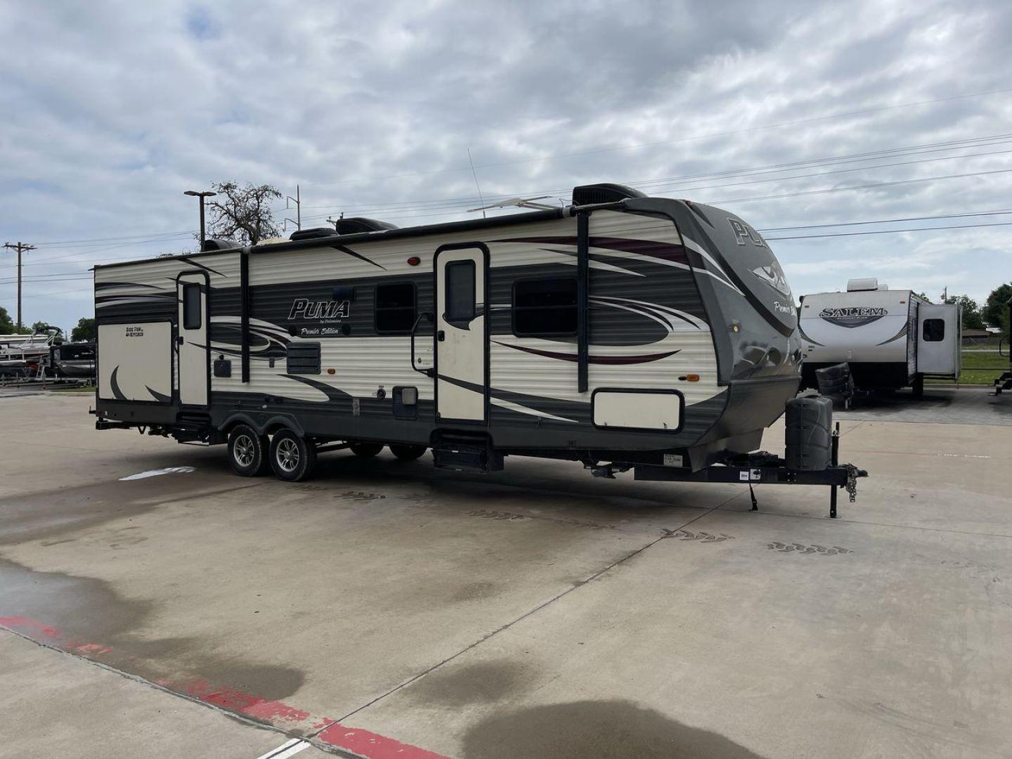 2016 PALOMINO PUMA 31BHSS (4X4TPUG27GP) , Length: 35.33 ft. | Dry Weight: 7,958 lbs. | Gross Weight: 9,600 lbs. | Slides: 2 transmission, located at 4319 N Main St, Cleburne, TX, 76033, (817) 678-5133, 32.385960, -97.391212 - Photo#23