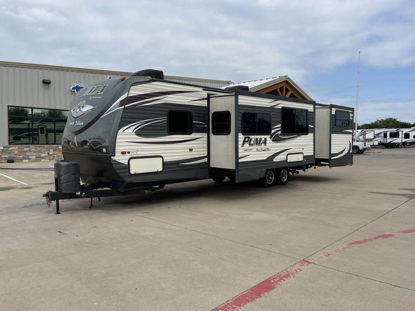 2016 PALOMINO PUMA 31BHSS (4X4TPUG27GP) , Length: 35.33 ft. | Dry Weight: 7,958 lbs. | Gross Weight: 9,600 lbs. | Slides: 2 transmission, located at 4319 N Main St, Cleburne, TX, 76033, (817) 678-5133, 32.385960, -97.391212 - Photo#24