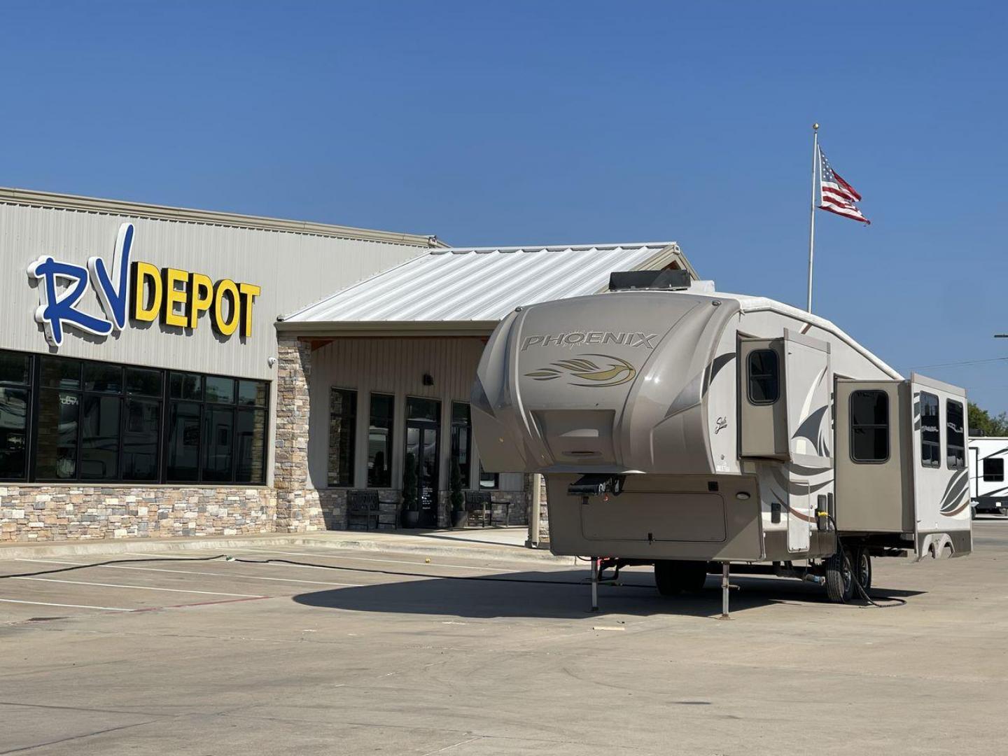 2016 TAN PHOENIX 32RE (5ZT3SPXB3GF) , Length: 33.92 ft. | Dry Weight: 9,120 lbs. | Gross Weight: 11,834 lbs. | Slides: 3 transmission, located at 4319 N Main St, Cleburne, TX, 76033, (817) 678-5133, 32.385960, -97.391212 - Photo#0