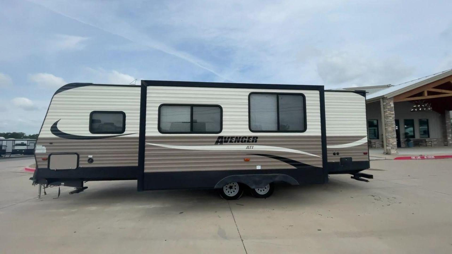 2016 TAN PRIMETIME AVENGER 27BBS (5ZT2AVSB9GB) , Length: 30.58 ft. | Dry Weight: 5,776 lbs. | Slides: 1 transmission, located at 4319 N Main St, Cleburne, TX, 76033, (817) 678-5133, 32.385960, -97.391212 - Photo#6