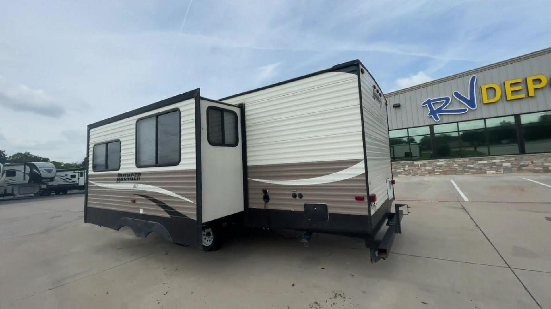 2016 TAN PRIMETIME AVENGER 27BBS (5ZT2AVSB9GB) , Length: 30.58 ft. | Dry Weight: 5,776 lbs. | Slides: 1 transmission, located at 4319 N Main St, Cleburne, TX, 76033, (817) 678-5133, 32.385960, -97.391212 - Photo#7