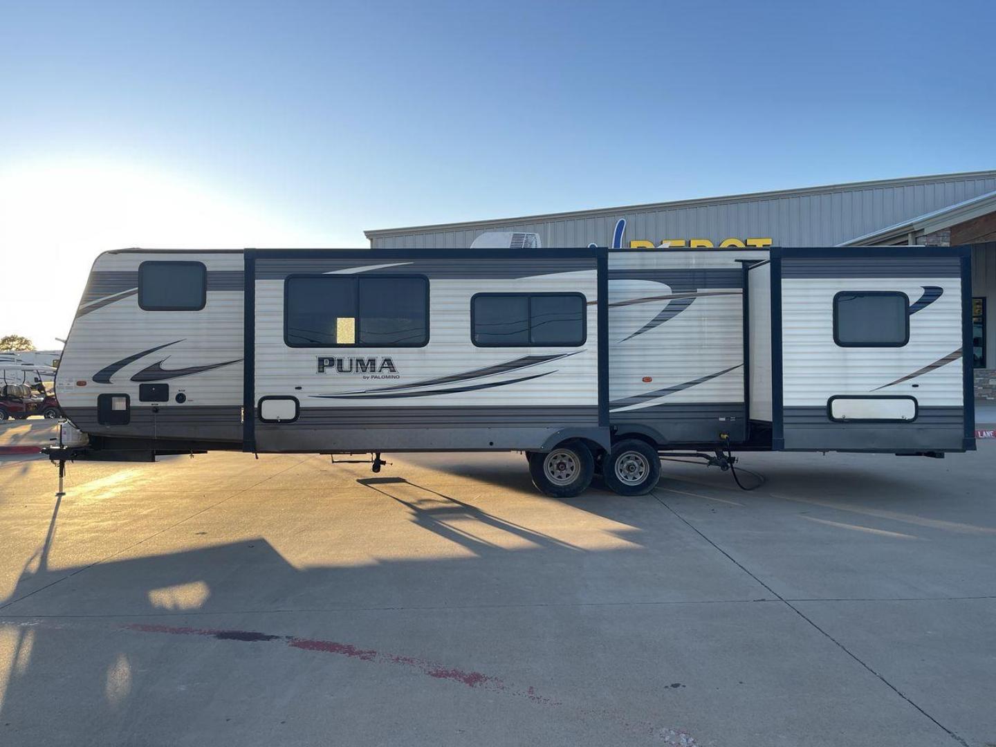 2016 TAN PUMA 32FBIS (4X4TPUH21GP) , Length: 35.33 ft. | Dry Weight: 8,858 lbs. | Gross Weight: 10,500 lbs. | Slides: 3 transmission, located at 4319 N Main St, Cleburne, TX, 76033, (817) 678-5133, 32.385960, -97.391212 - Photo#21