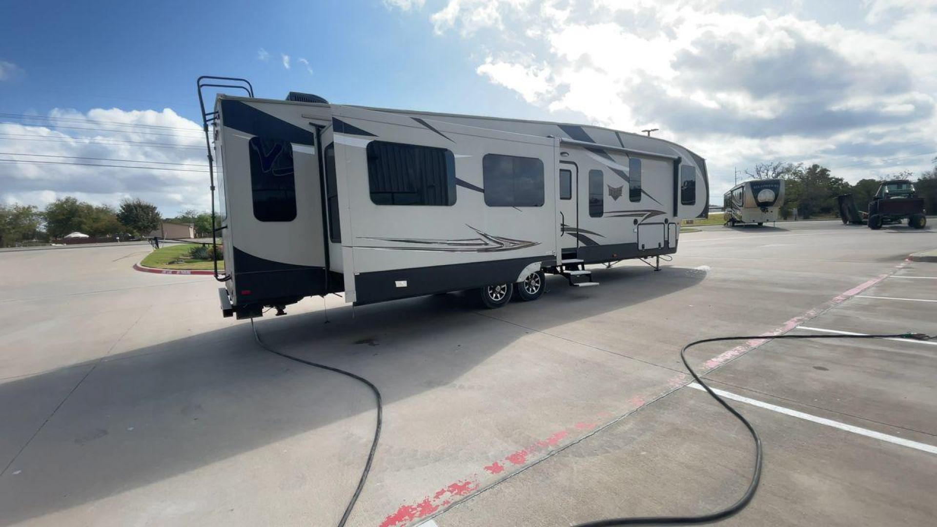 2016 TAN SABRE 365MB (4X4FSRN29G3) , Length: 42.42 ft. | Dry Weight: 12,994 lbs. | Gross Weight: 15,500 lbs. | Slides: 4 transmission, located at 4319 N Main St, Cleburne, TX, 76033, (817) 678-5133, 32.385960, -97.391212 - The 2016 Sabre 365MB Fifth Wheel stretches 42.42 feet in length, with a commanding presence on the road and at the campground. The exterior is finished in a beige and black color scheme, accented with bold swooping graphics that add an athletic flair to its overall look. The side profile features fo - Photo#1