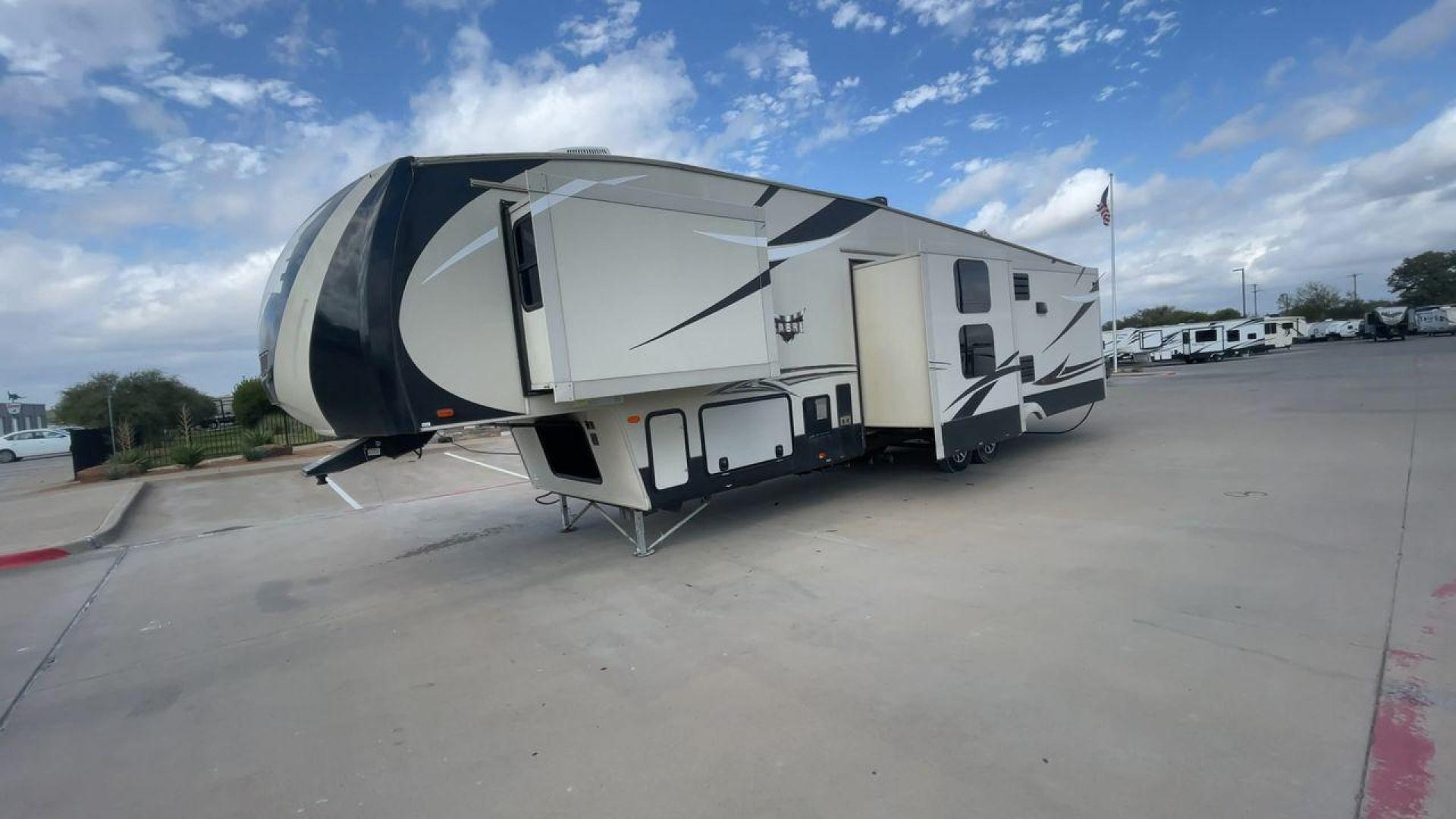 2016 TAN SABRE 365MB (4X4FSRN29G3) , Length: 42.42 ft. | Dry Weight: 12,994 lbs. | Gross Weight: 15,500 lbs. | Slides: 4 transmission, located at 4319 N Main St, Cleburne, TX, 76033, (817) 678-5133, 32.385960, -97.391212 - The 2016 Sabre 365MB Fifth Wheel stretches 42.42 feet in length, with a commanding presence on the road and at the campground. The exterior is finished in a beige and black color scheme, accented with bold swooping graphics that add an athletic flair to its overall look. The side profile features fo - Photo#5