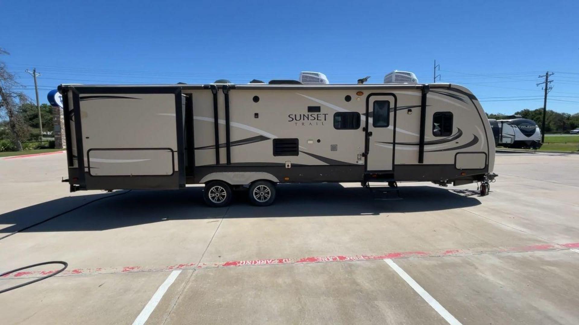 2016 TAN SUNSET TRAIL 33FR - (4V0TC3323GE) , Length: 36.92 ft | Dry Weight: 7,680 lbs | Gross Weight: 9,714 lbs | Slides: 3 transmission, located at 4319 N Main St, Cleburne, TX, 76033, (817) 678-5133, 32.385960, -97.391212 - Photo#2